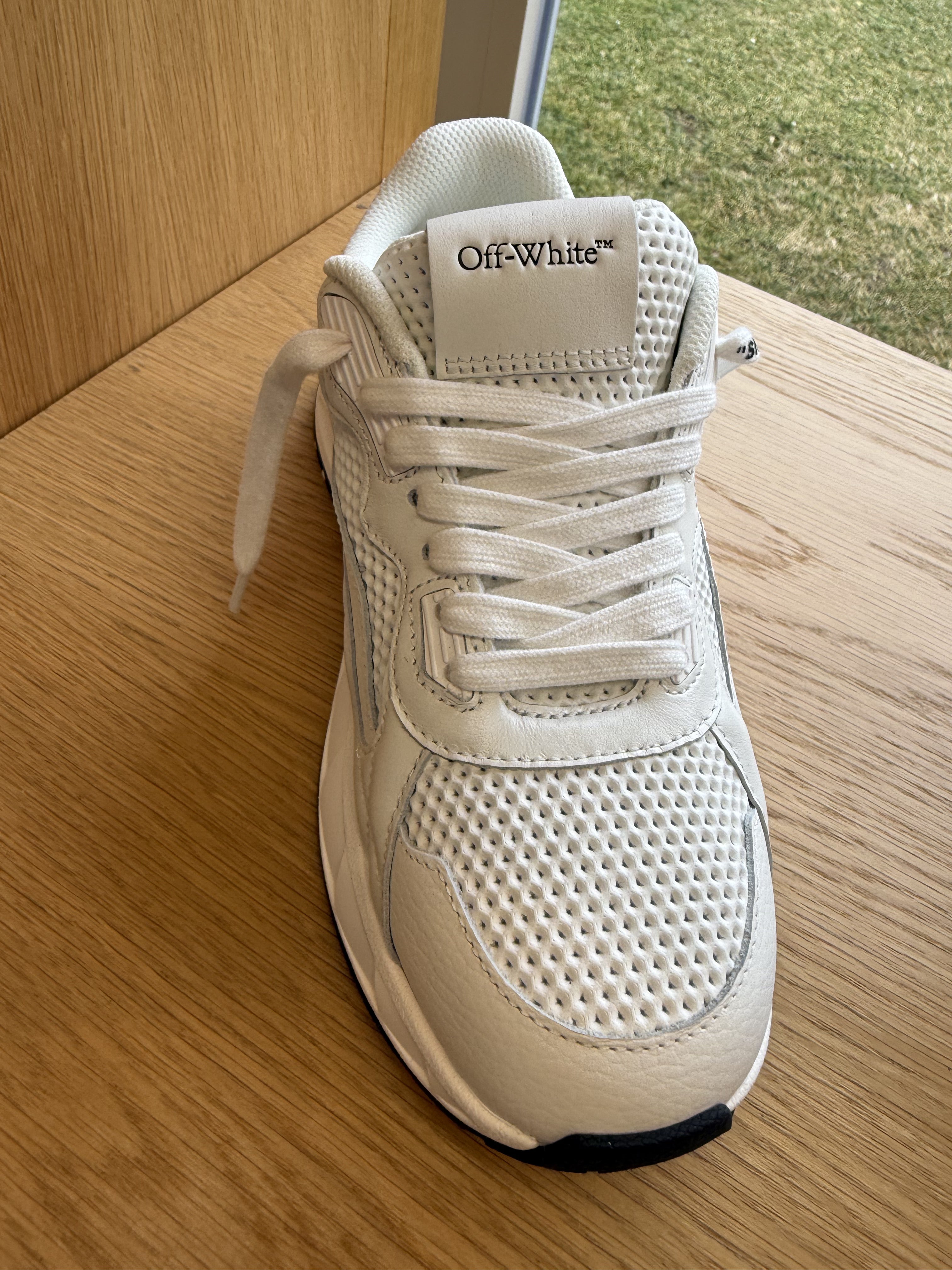 Off-White Weiße Turnschuhe