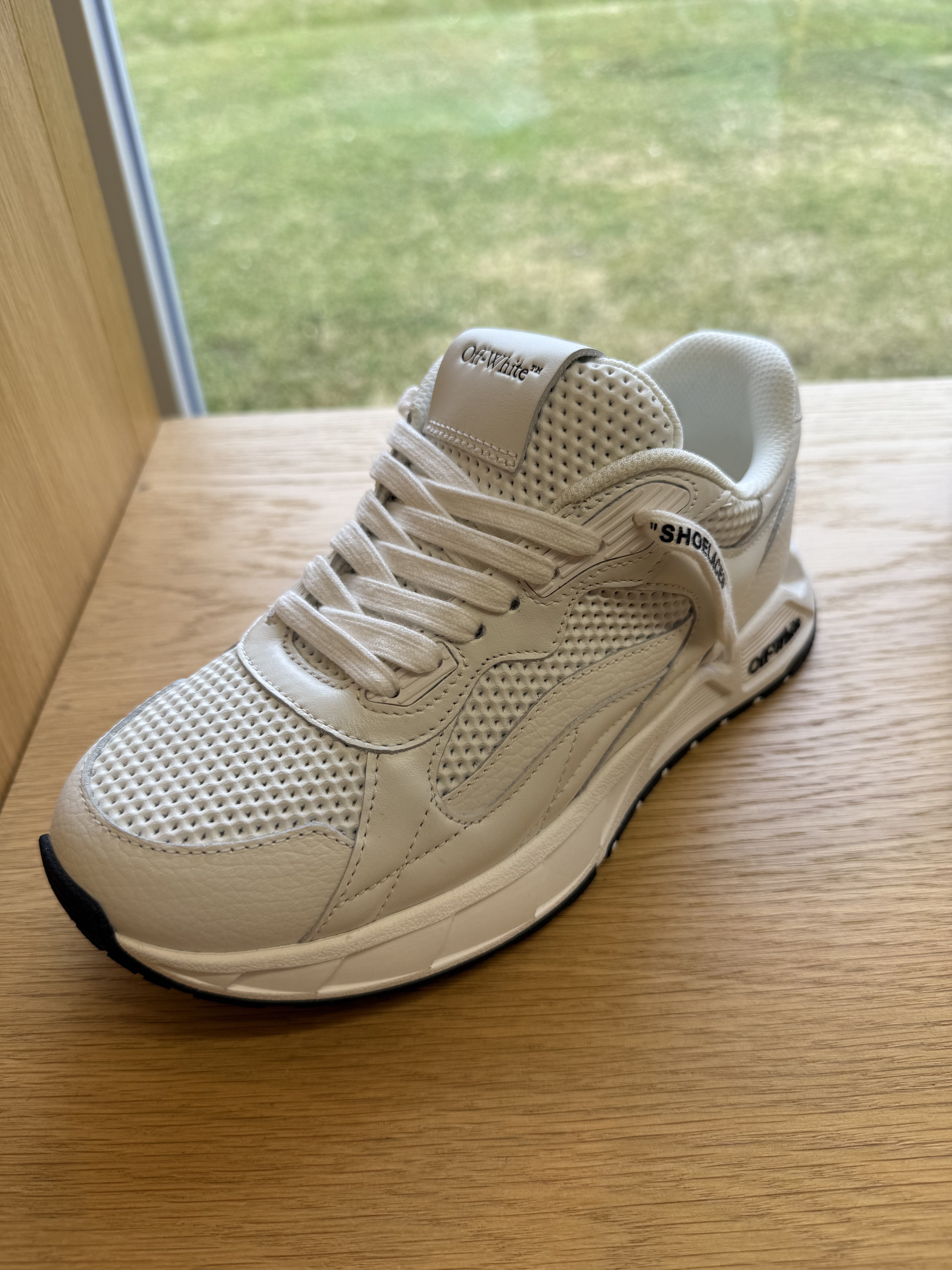 Off-White Weiße Turnschuhe