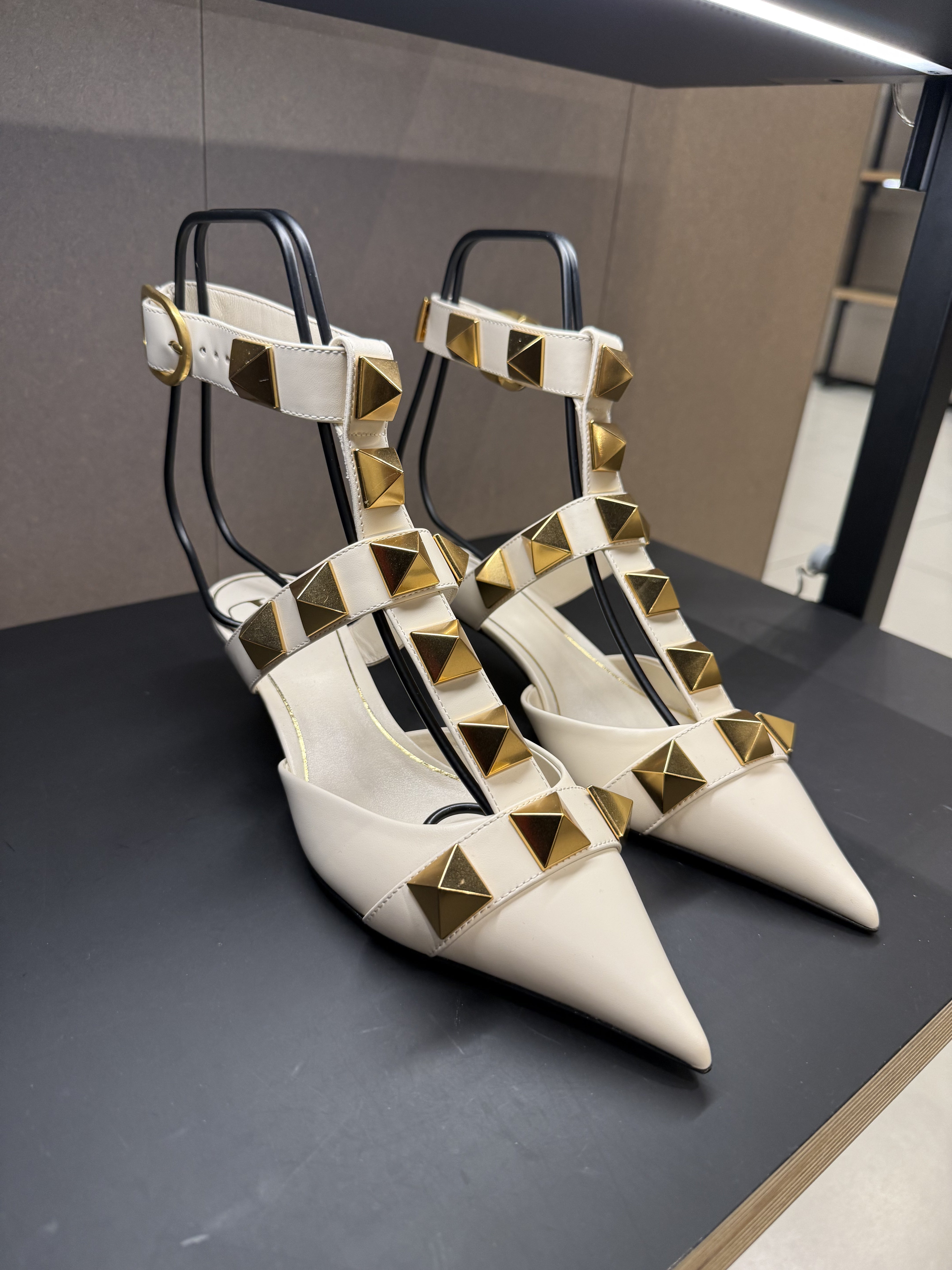 Valentino – Pumps mit Knöchelriemen