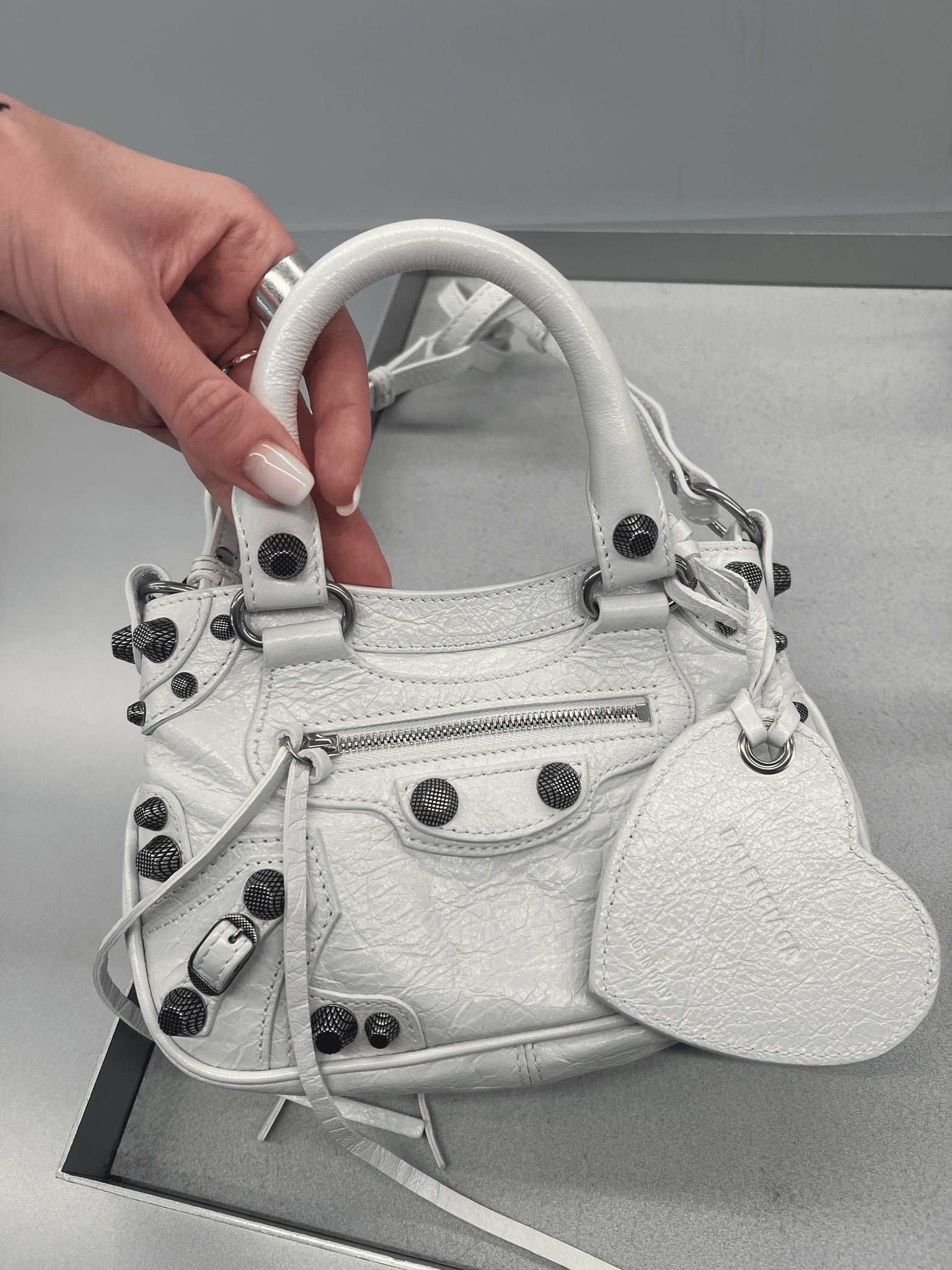 Balenciaga Damska torebka na ramię skórzana białaBalenciaga
