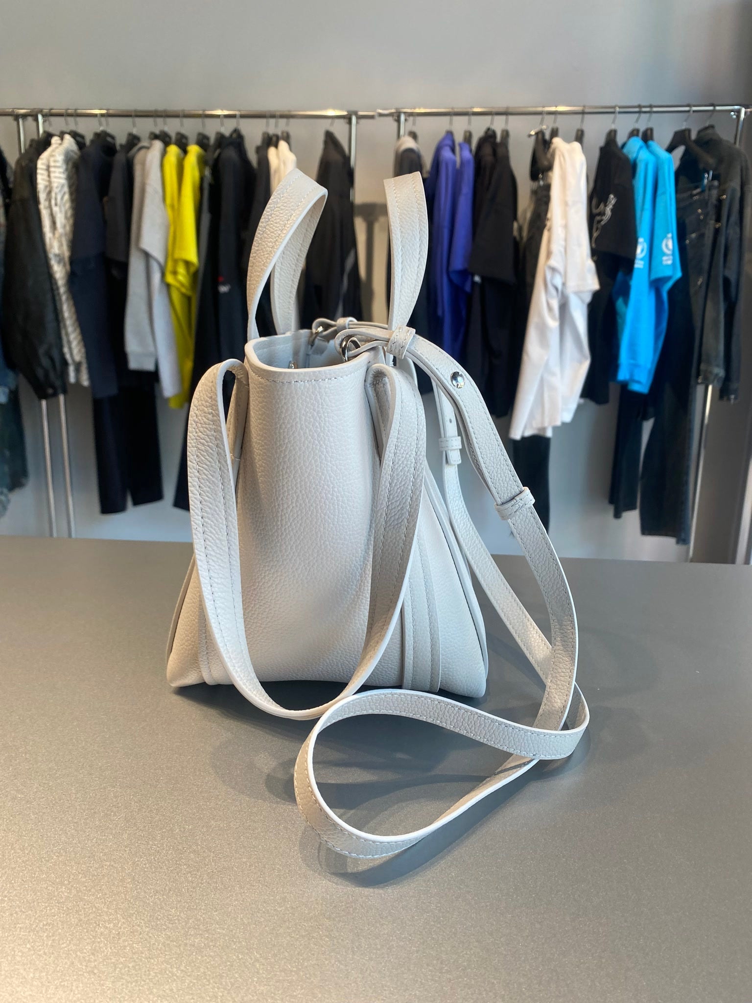 Balenciaga Damska torebka skórzana kredowa białaBalenciaga