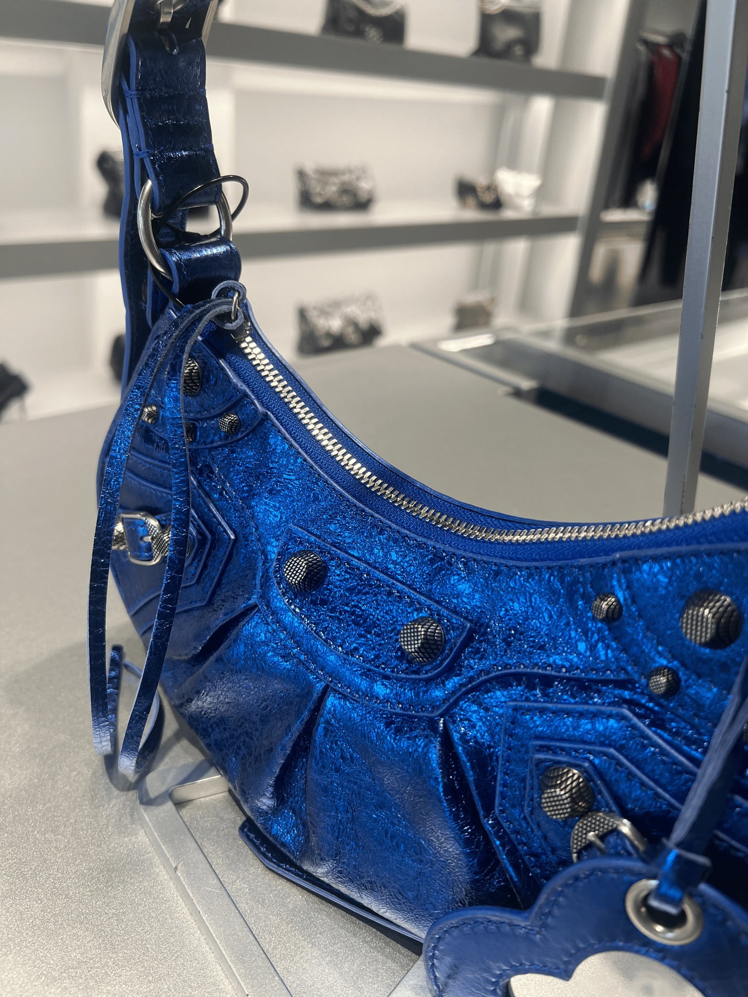 Balenciaga Damska torebka skórzana niebieska Le Cagole XSBalenciaga