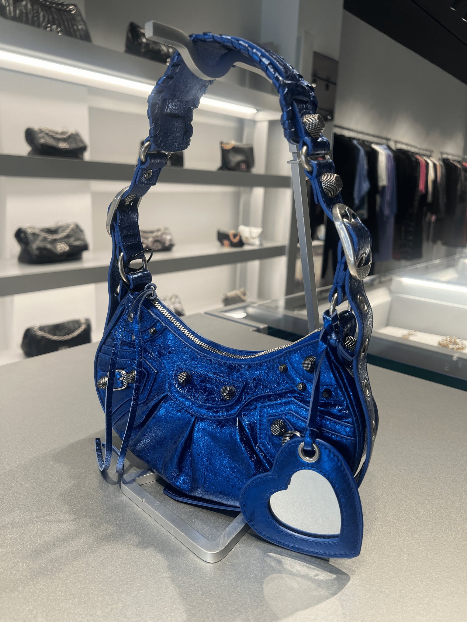 Balenciaga Damska torebka skórzana niebieska Le Cagole XSBalenciaga