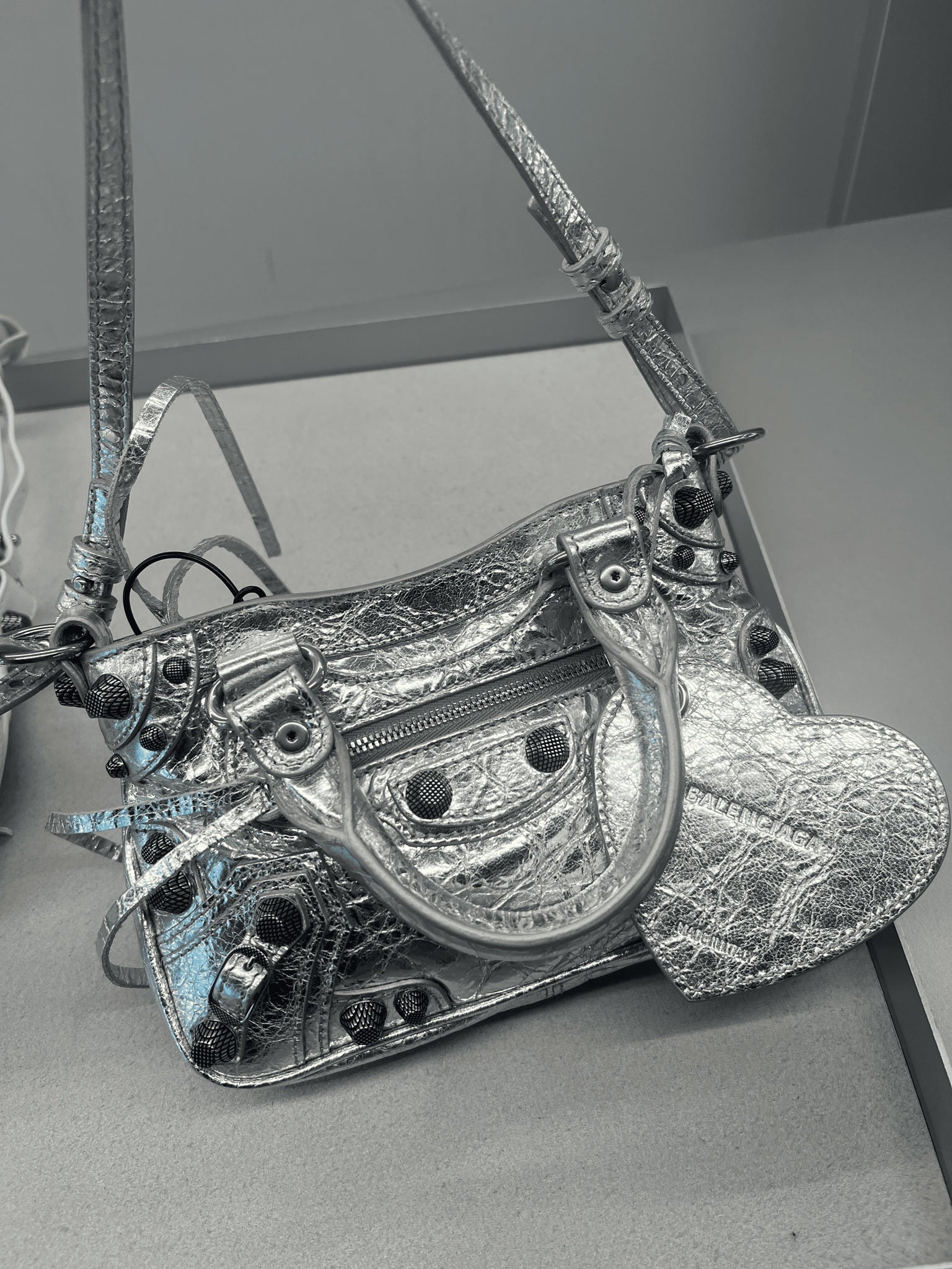 Balenciaga Damska torebka srebrna Neo Cagole Tote MiniBalenciaga