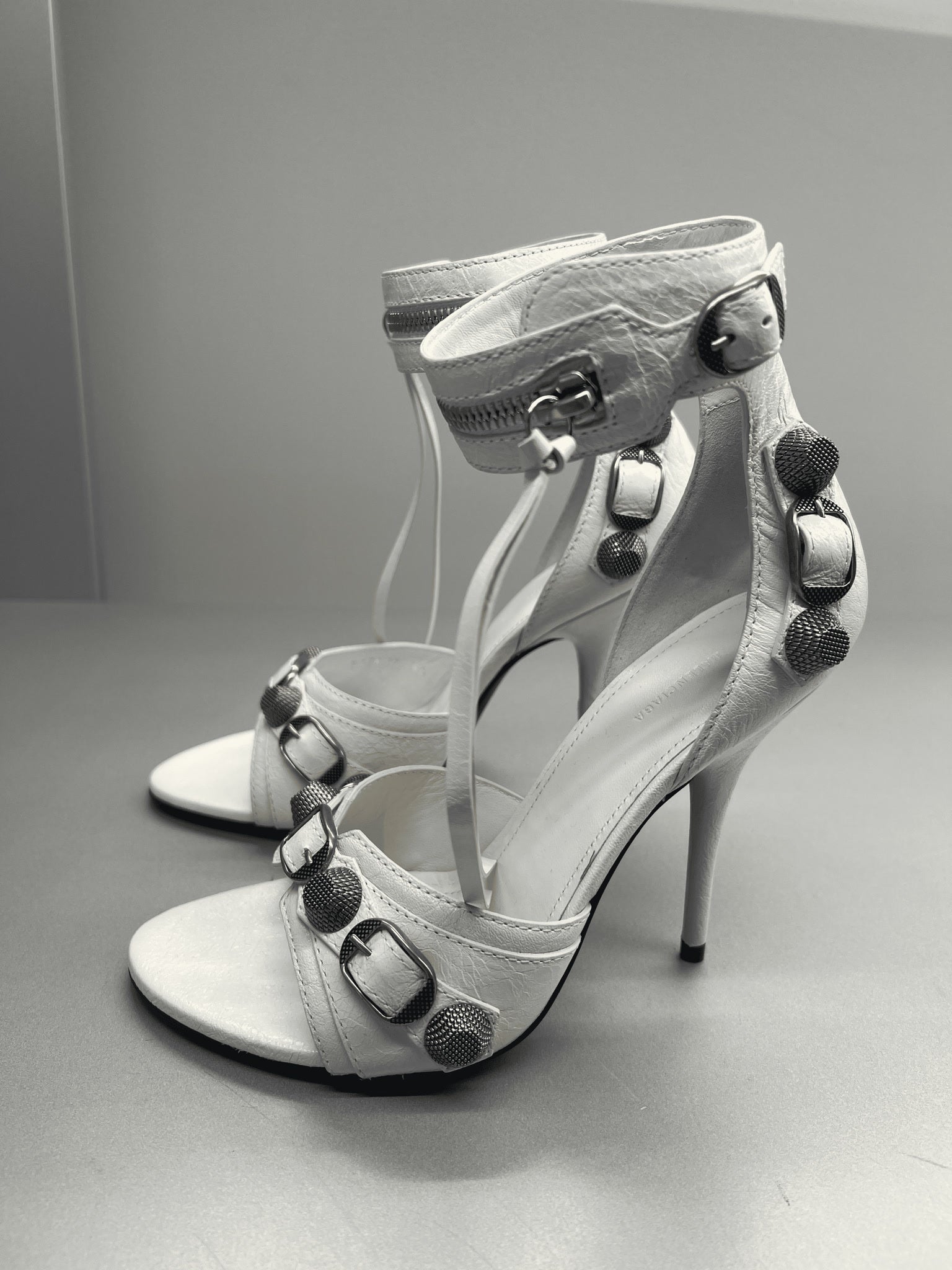 Balenciaga Damskie sandały skórzane białeBalenciaga