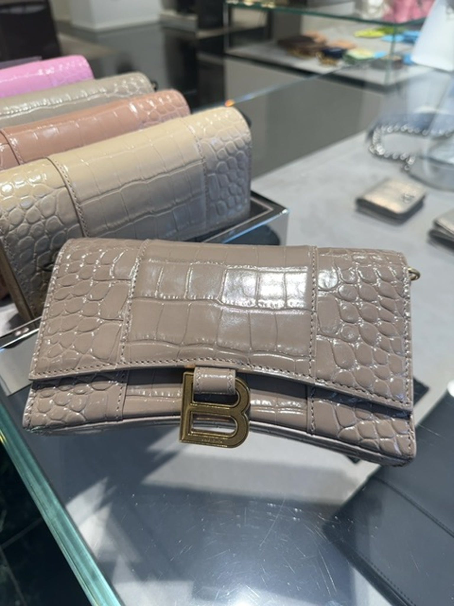 Balenciaga Hourglass Wallet On Chain 1212Balenciaga