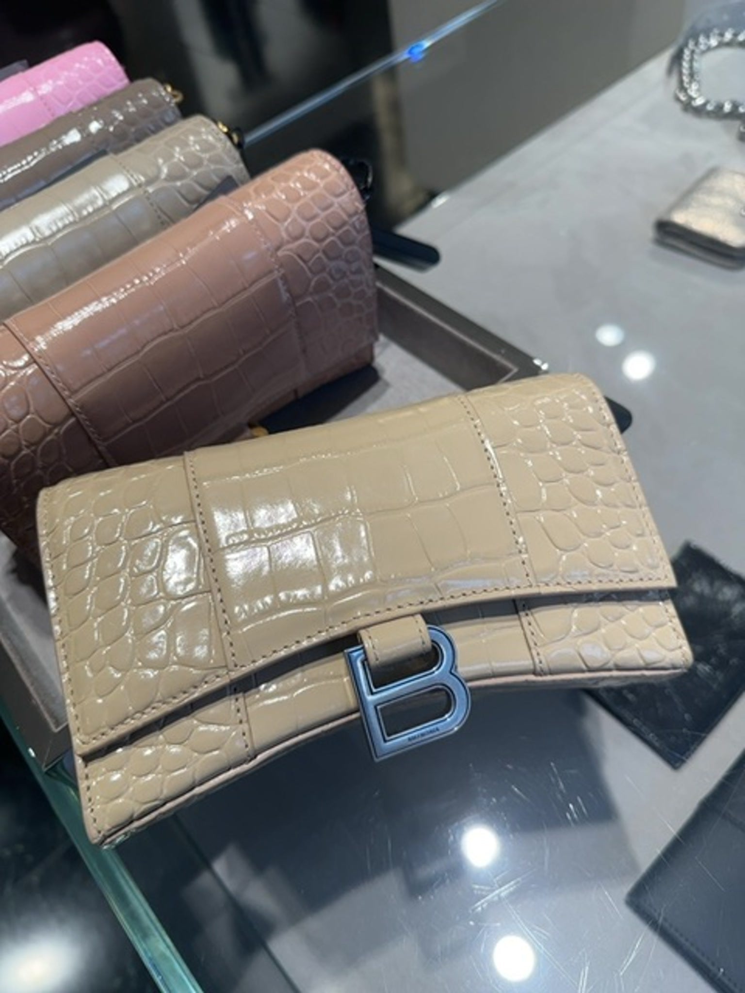 Balenciaga Hourglass Wallet W/C Shiny Embossed Croc Calf AS Warm BeigeBalenciaga