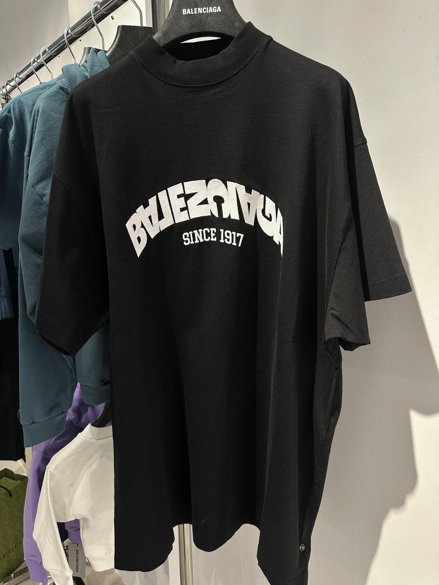 Balenciaga Oversized T-Shirt 1070 1 Back Flip Logo Vintage JerseyBalenciaga