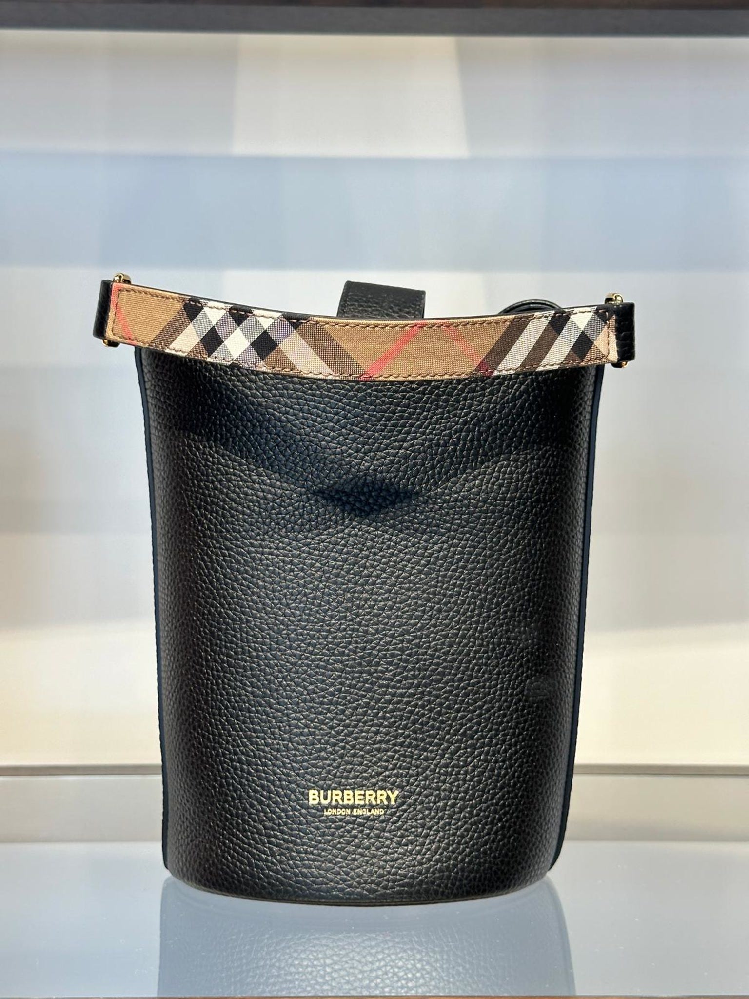 Burberry Bucket blakBurberry
