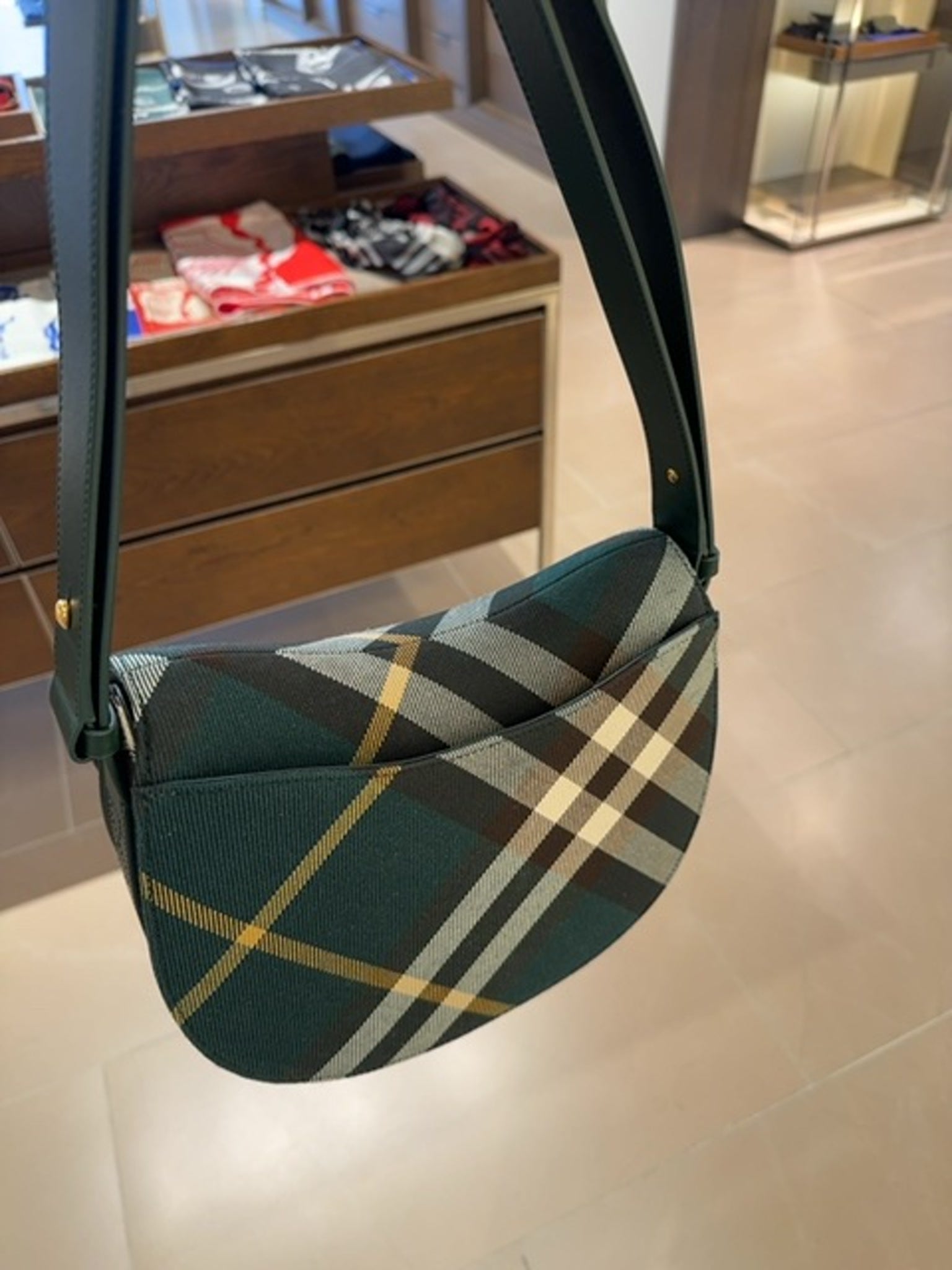 Burberry green cross bodyBurberry