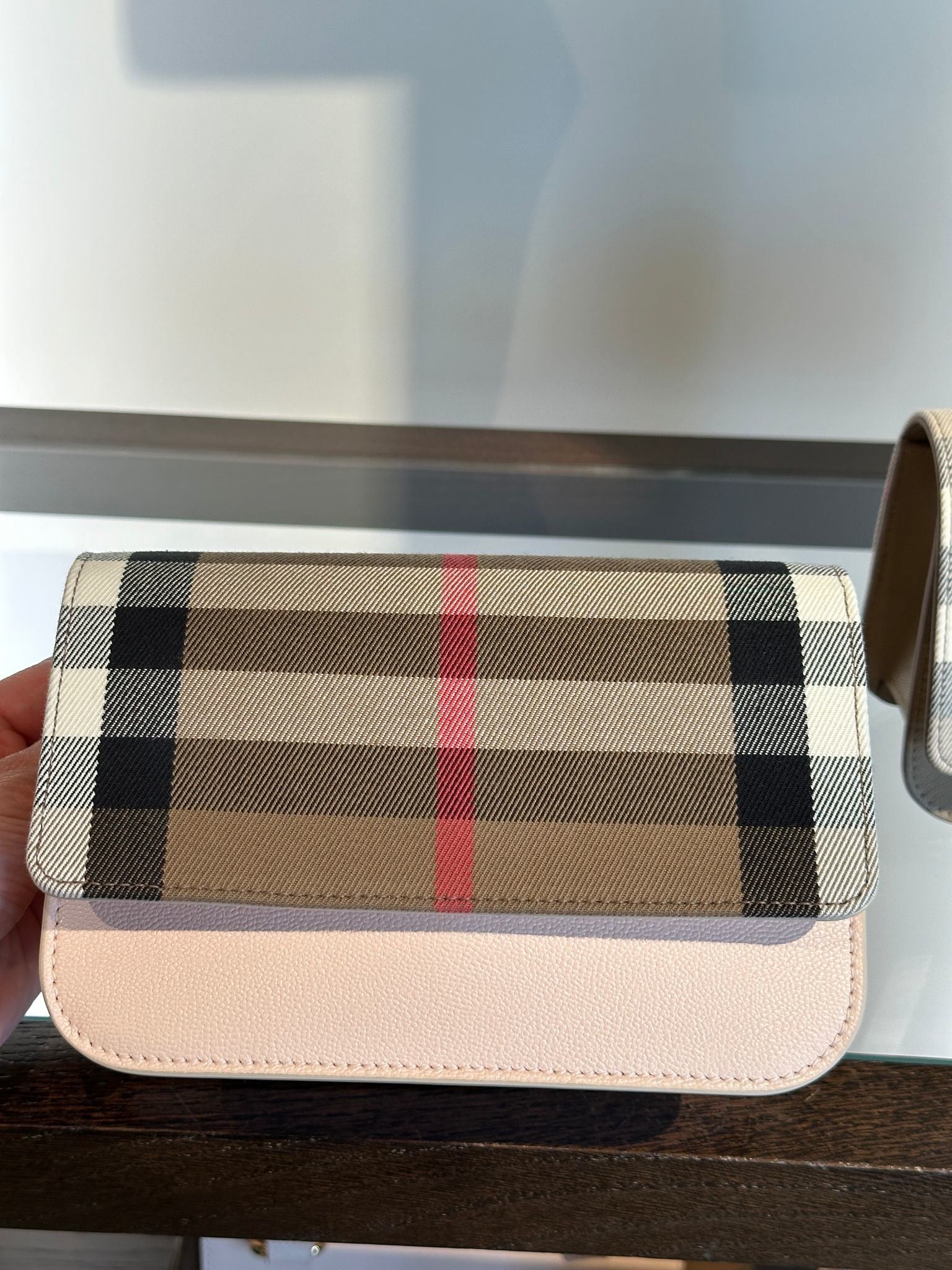 Burberry Madison Pale CameoBurberry