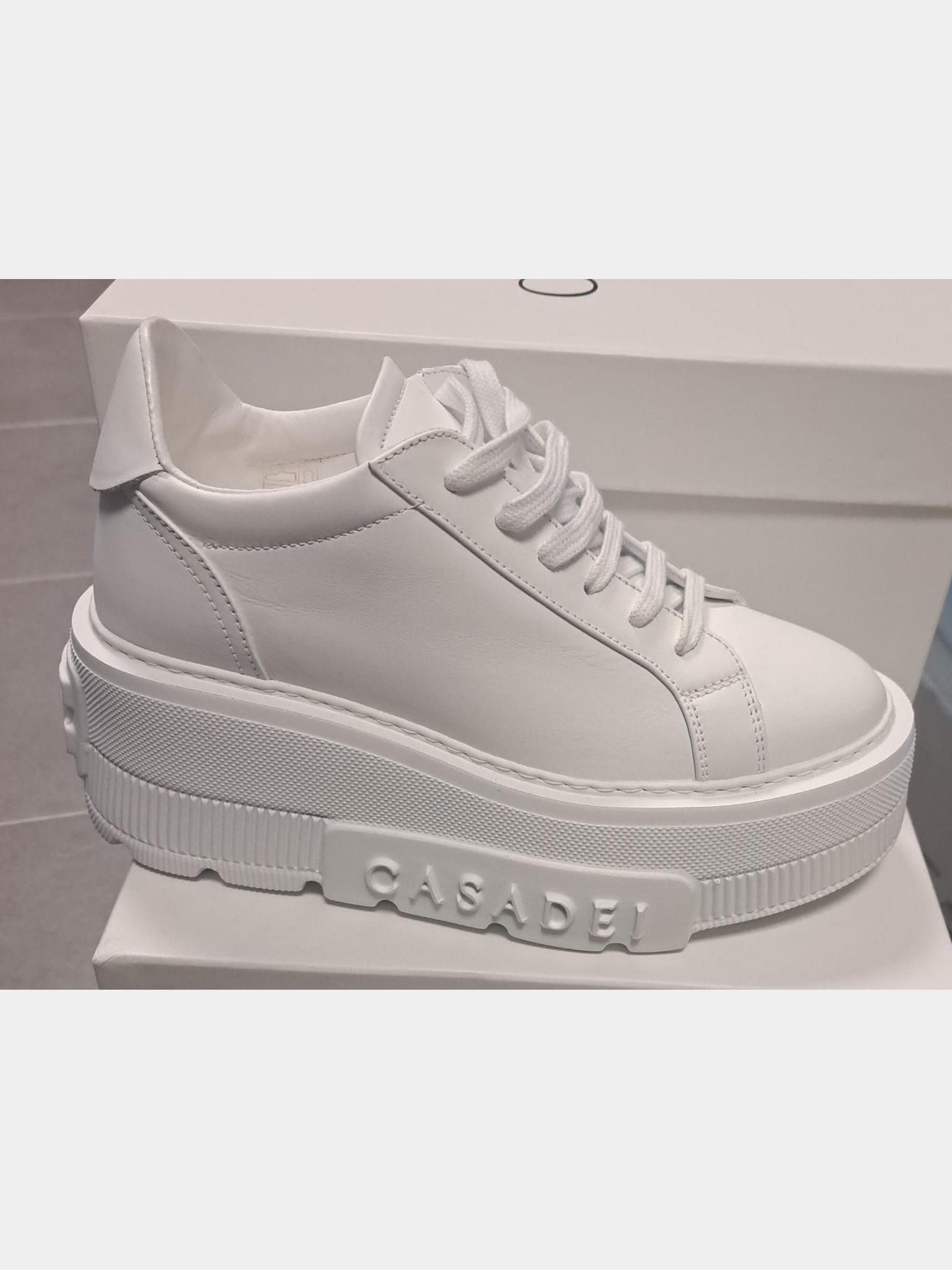 Casadei Damskie sneakersy skórzane białeCasadei