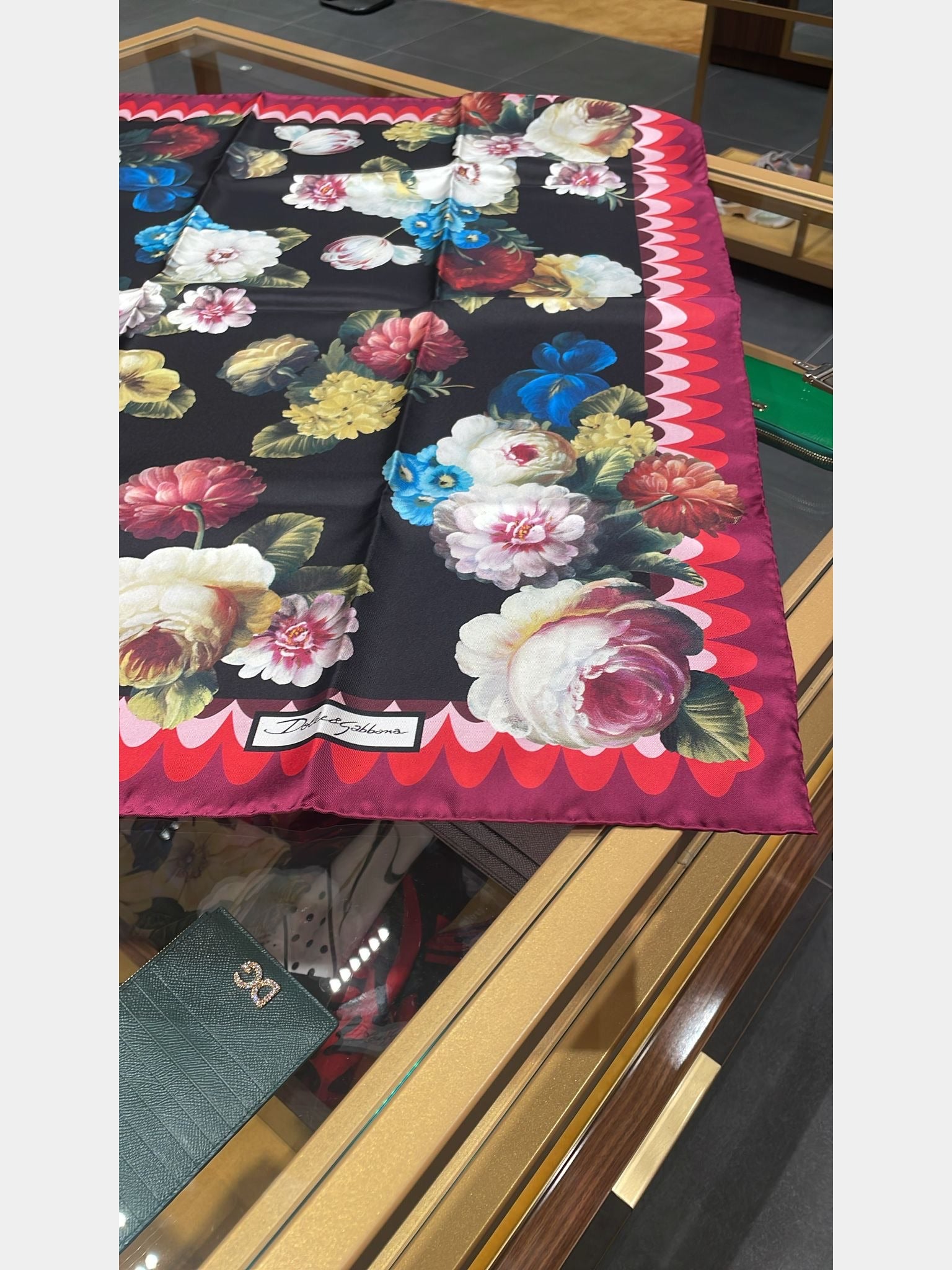 Dolce & Gabbana 90x90 Scarve red and blackDolce & Gabbana