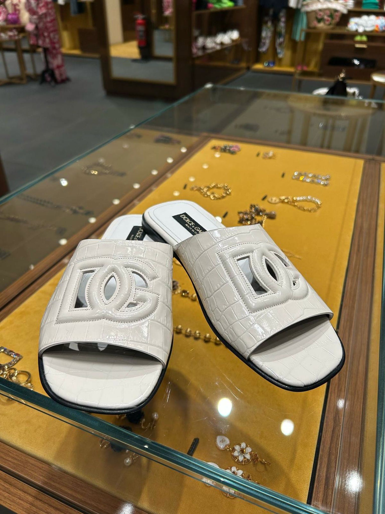 Dolce & Gabbana SlidesDolce & Gabbana