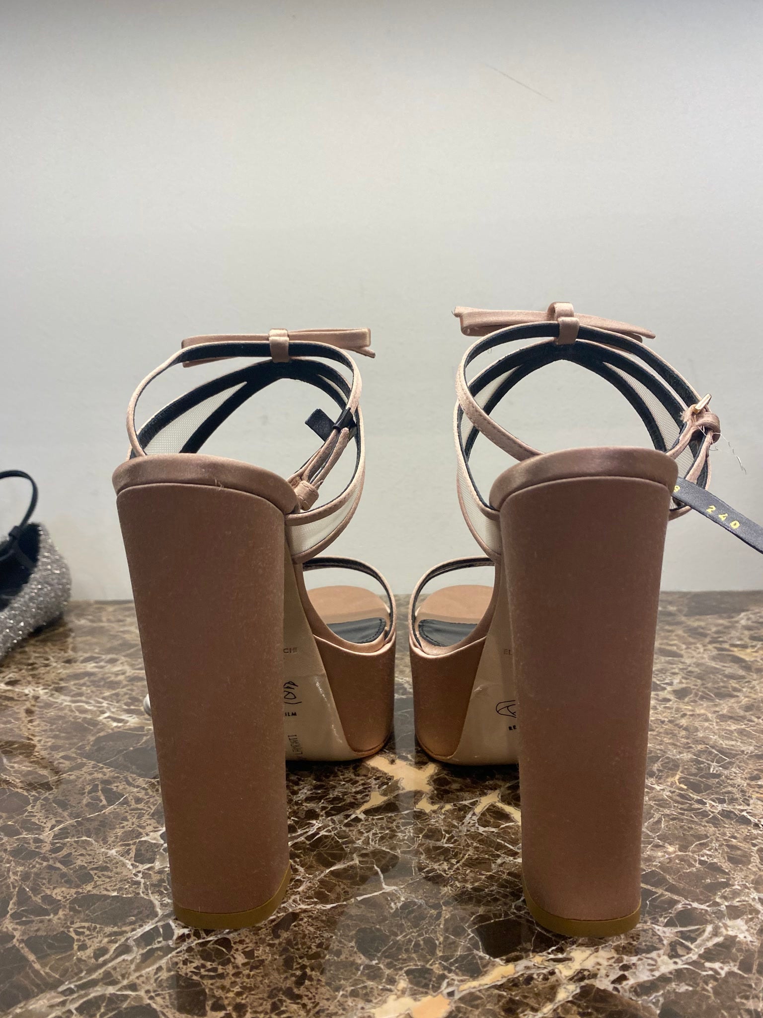 Elisabetta Franchi Damskie sandały w kolorze nudeElisabetta Franchi