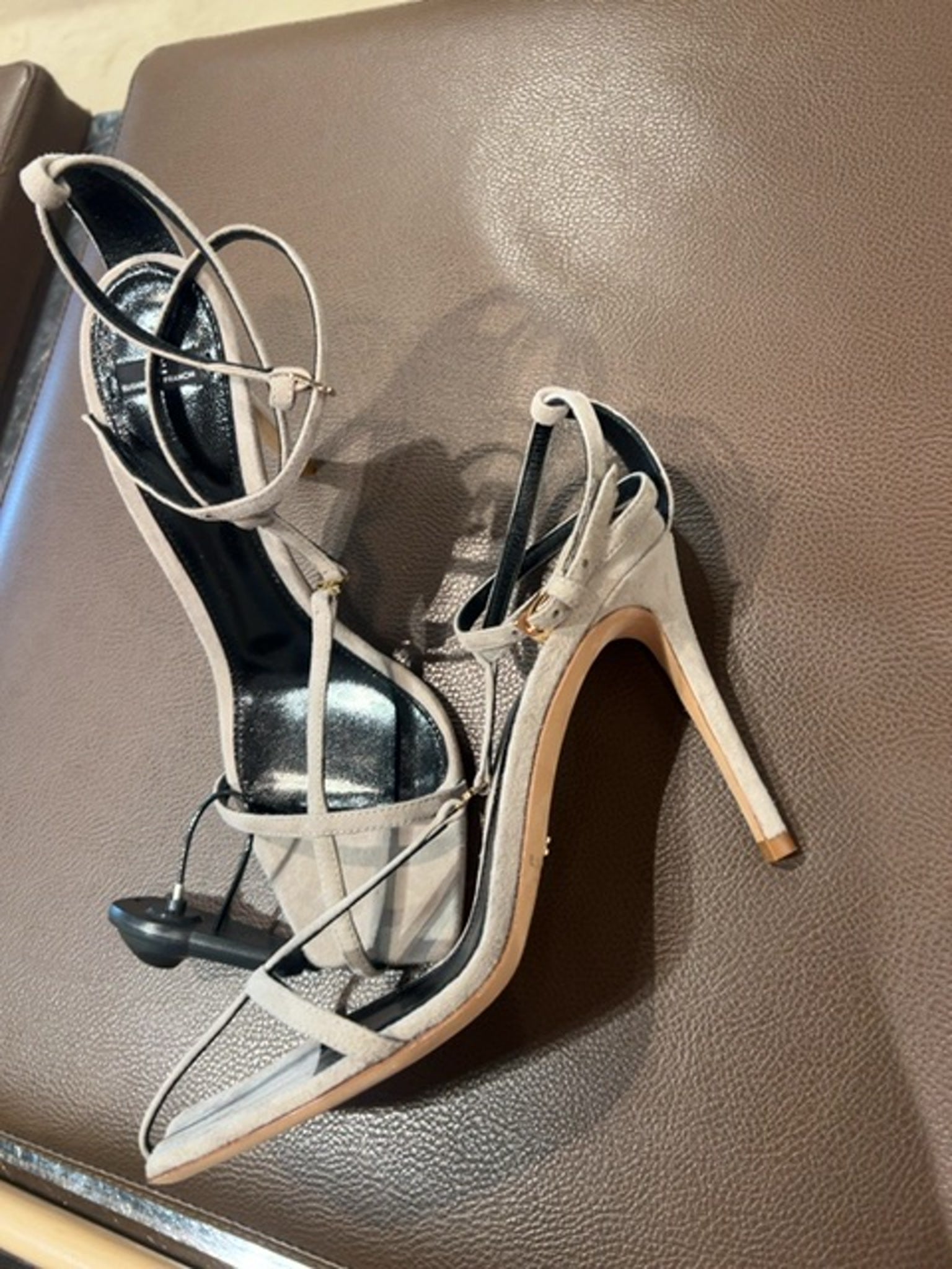 Elisabetta Franchi Damskie szpilki w kolorze perłaElisabetta Franchi