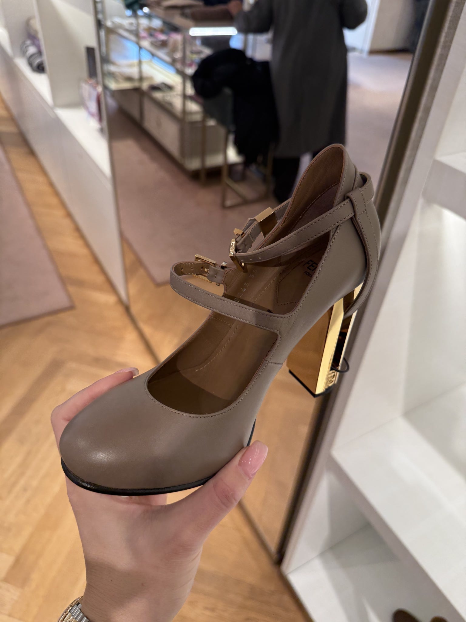 Fendi Delfina Pumps In BeigeFendi