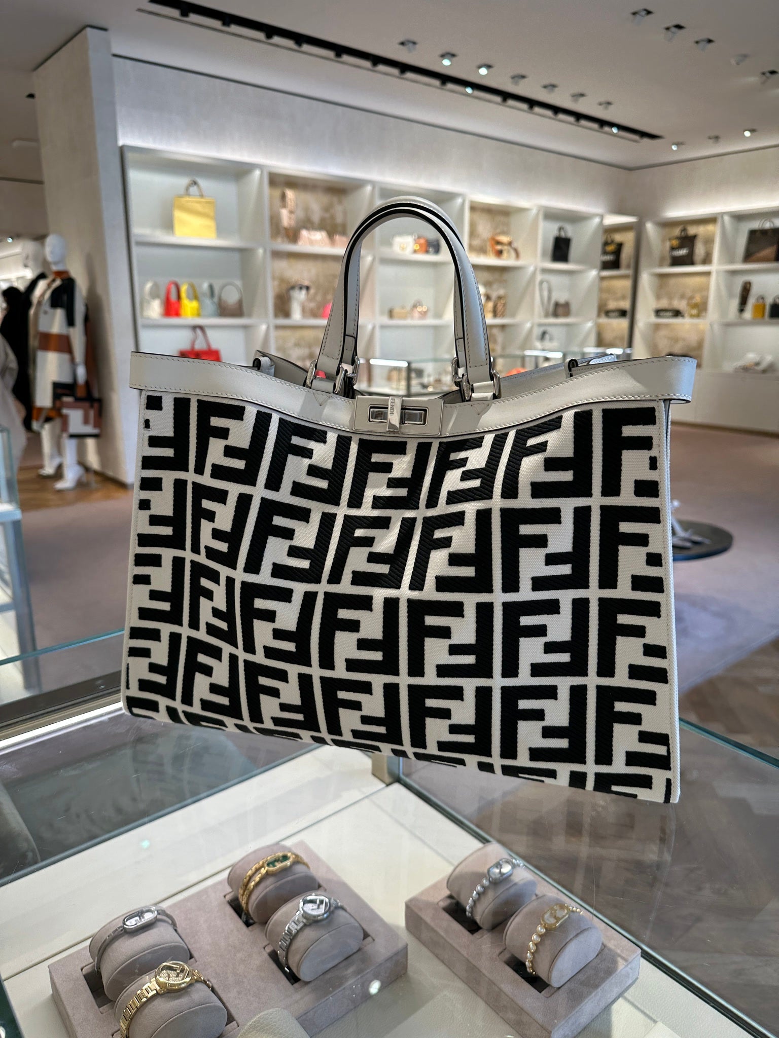 Fendi Tote Fabric + Calf Leather PartsFendi