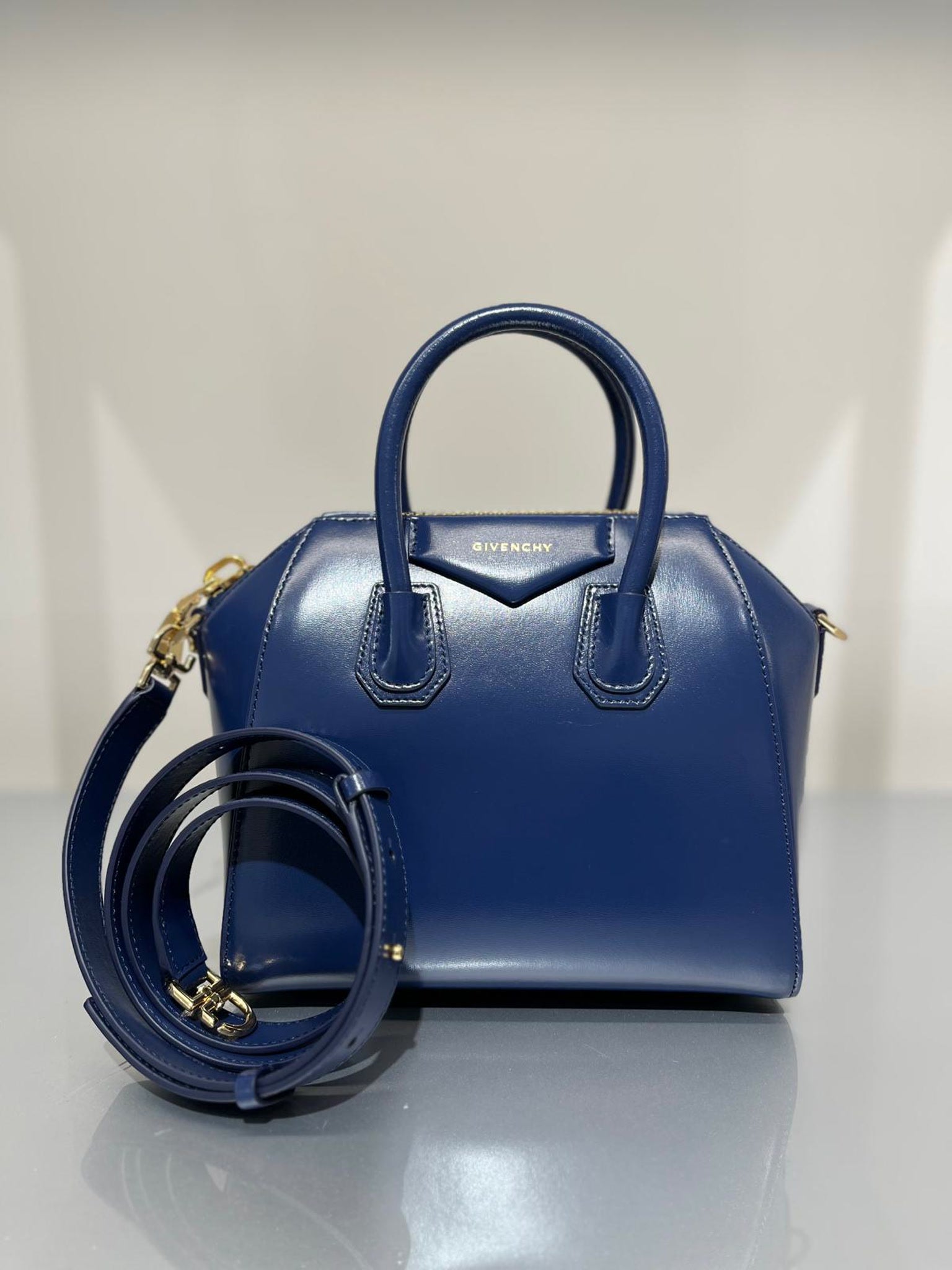 Givenchy Damska torebka skórzana niebieska AntigonaGivenchy