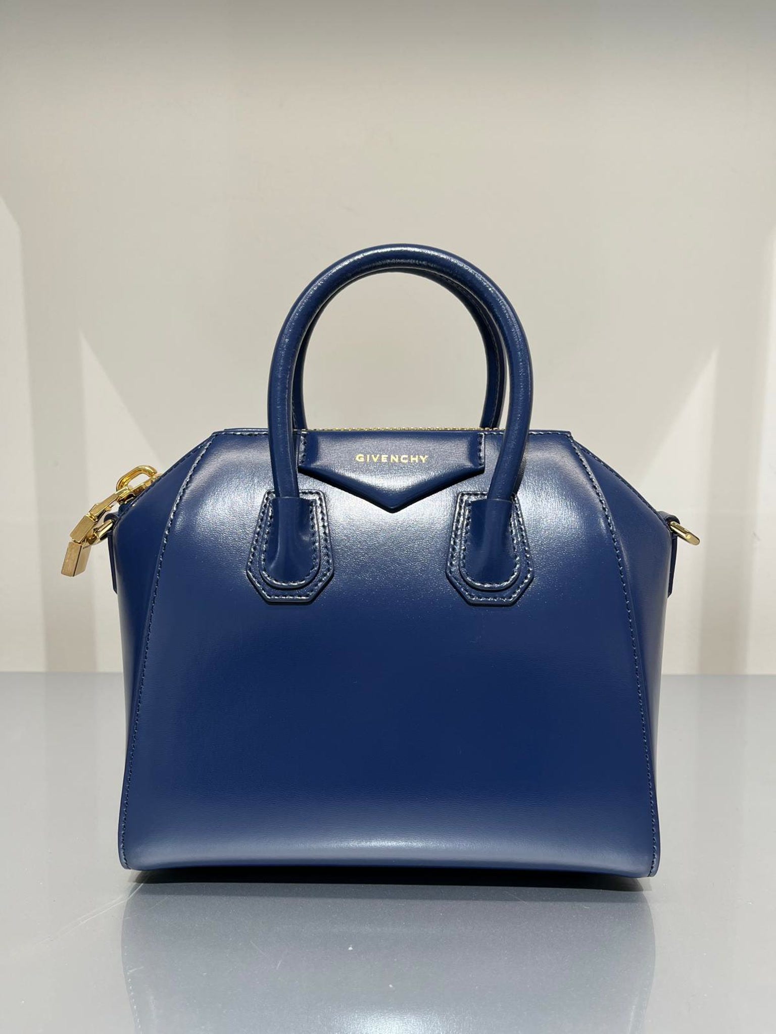 Givenchy Damska torebka skórzana niebieska AntigonaGivenchy