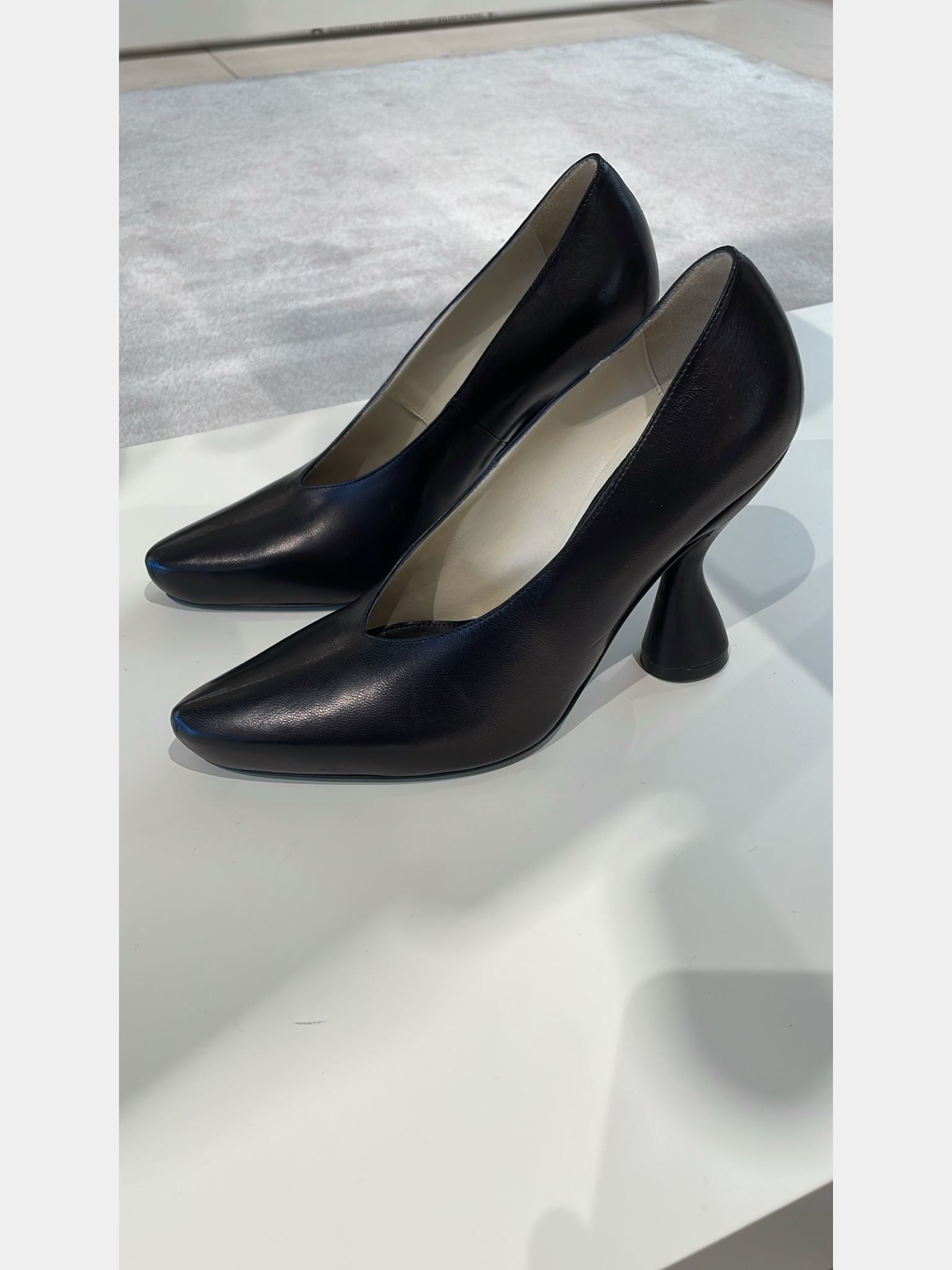 Lanvin Curved Heel PumpsLanvin