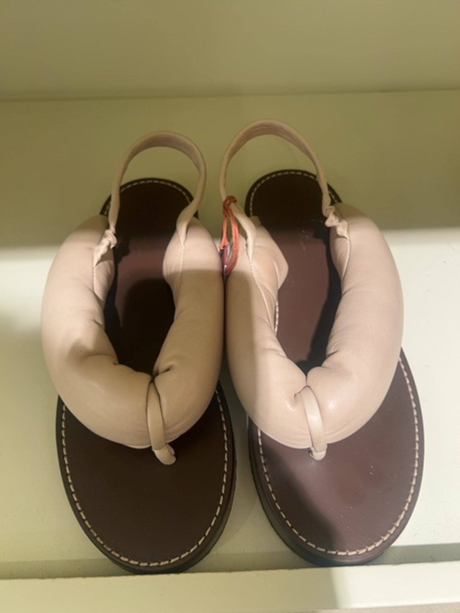 Loro Piana Damskie Sandały Beżowe Izumi Sandal Nappa DOEE FAO1586Loro Piana