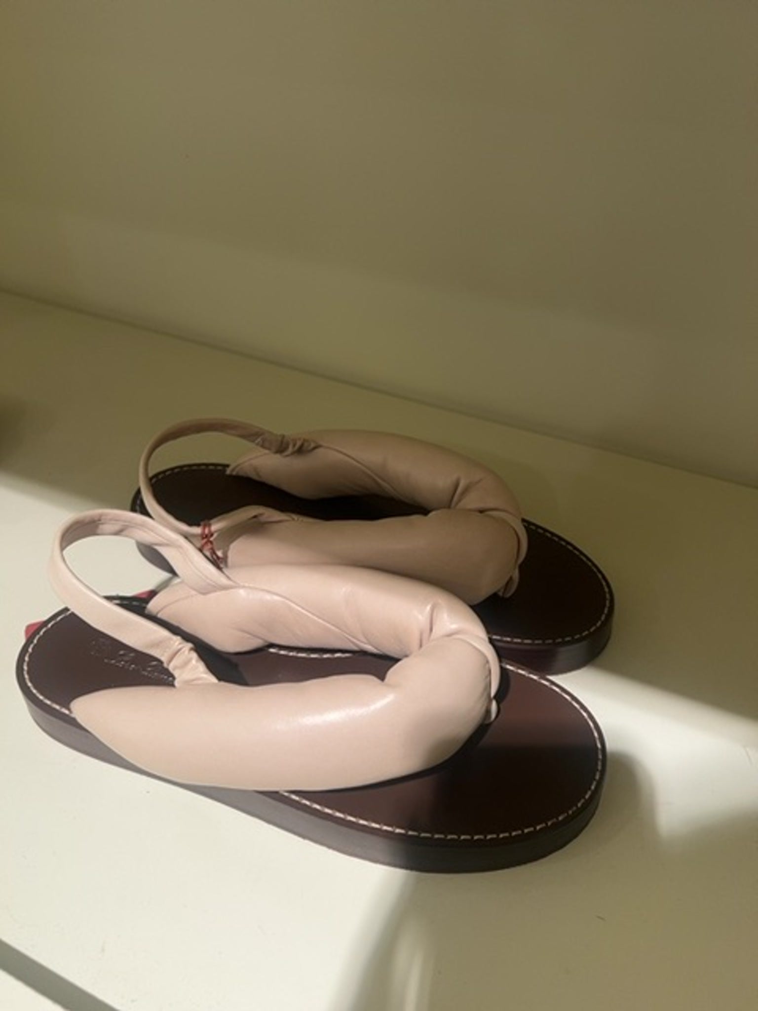 Loro Piana Damskie Sandały Beżowe Izumi Sandal Nappa DOEE FAO1586Loro Piana