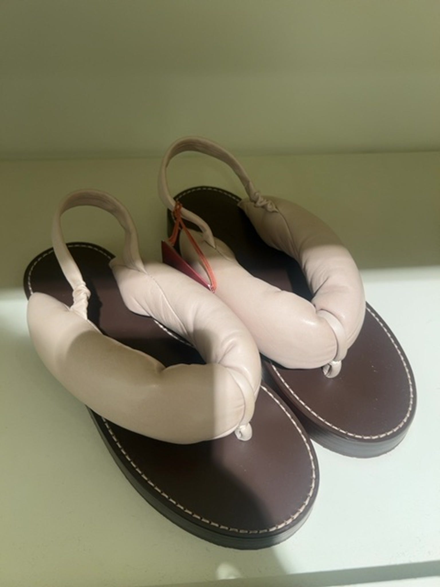 Loro Piana Damskie Sandały Beżowe Izumi Sandal Nappa DOEE FAO1586Loro Piana