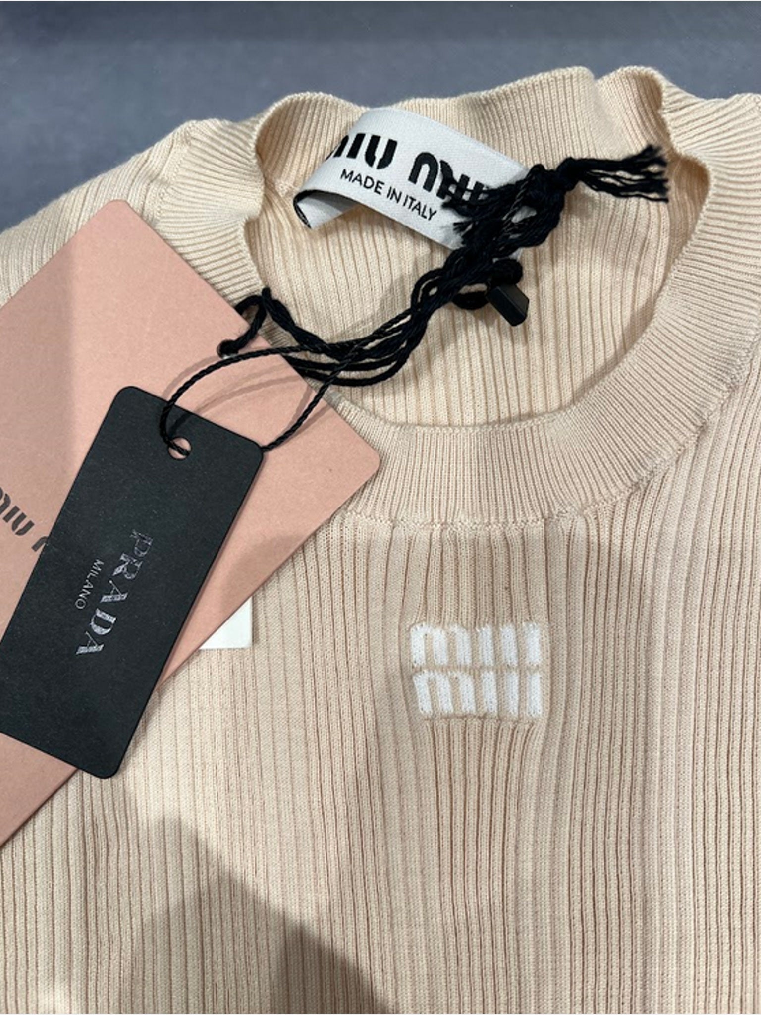 Miu Miu bkuzka z falbanką beżowa 1467 F0A08 001 SMiu Miu