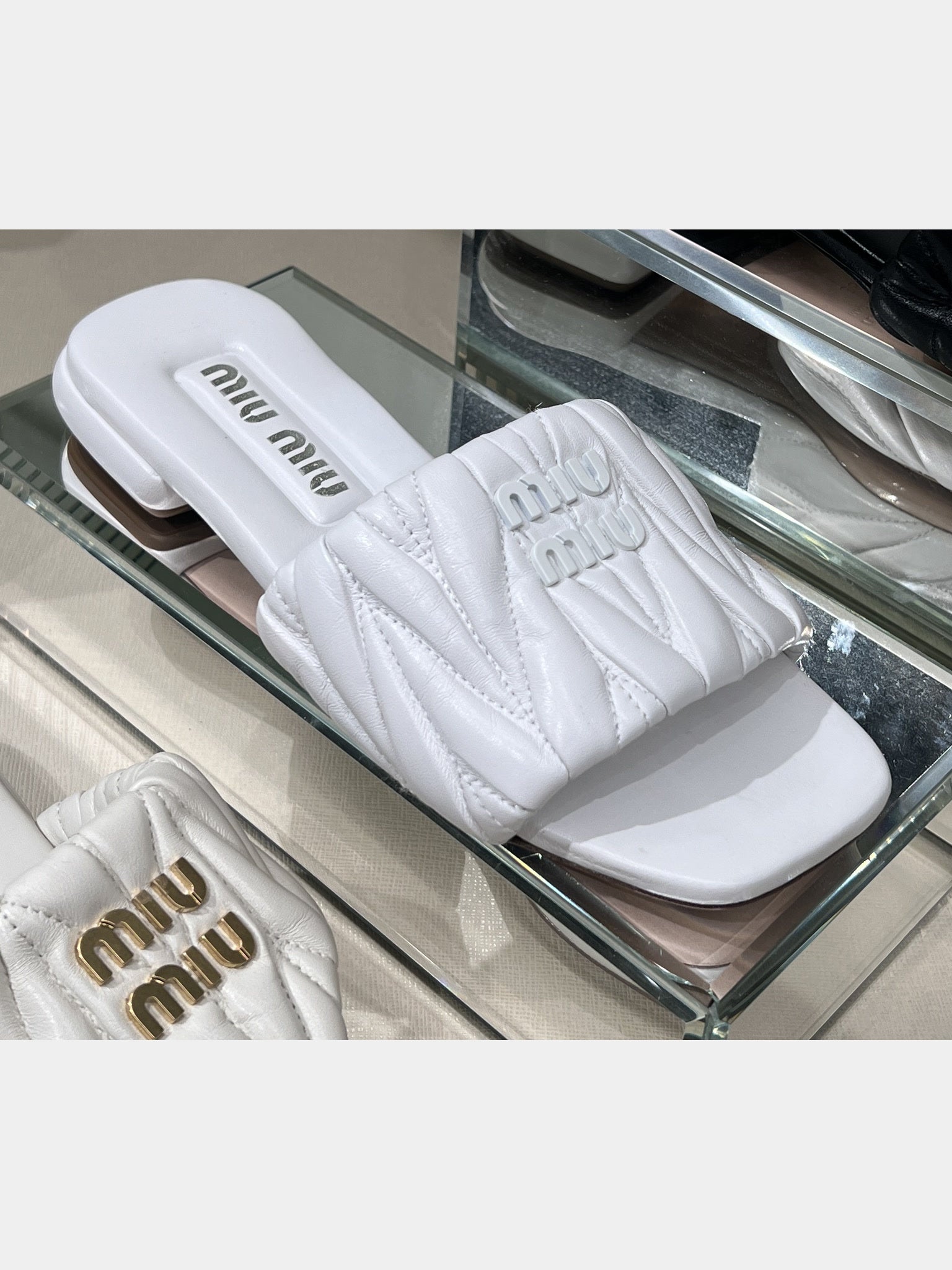 Miu Miu Ciabatte Logo Slides in Nappa Matelasse whiteMiu Miu