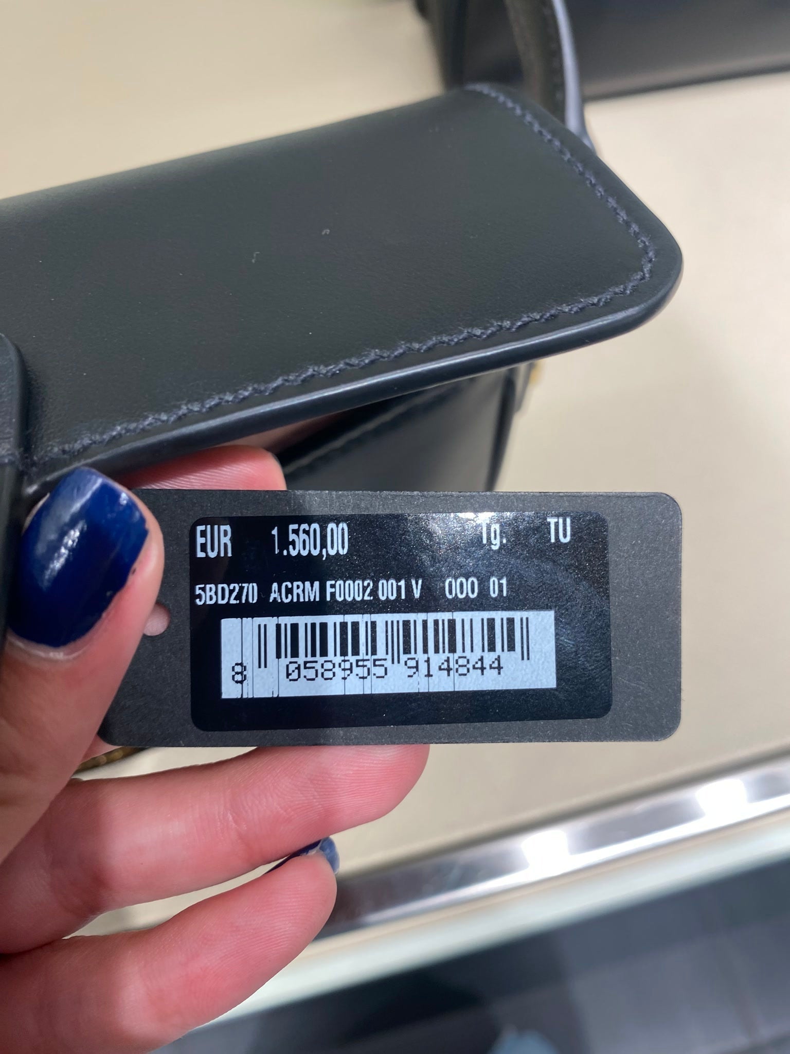 Miu Miu Damska torebka czarna skórzanaMiu Miu