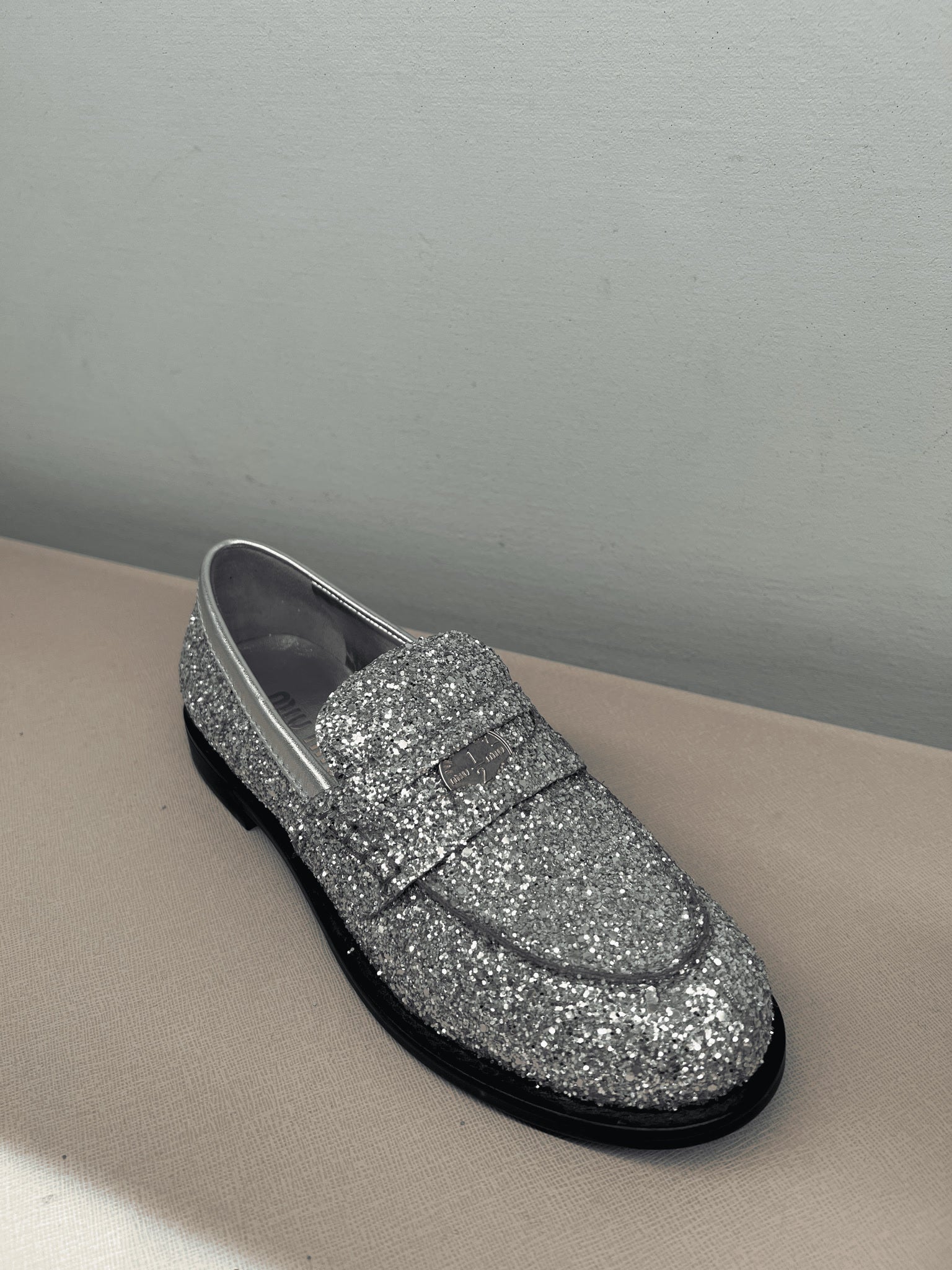 Miu Miu damskie buty srebrne 5D947DMiu Miu
