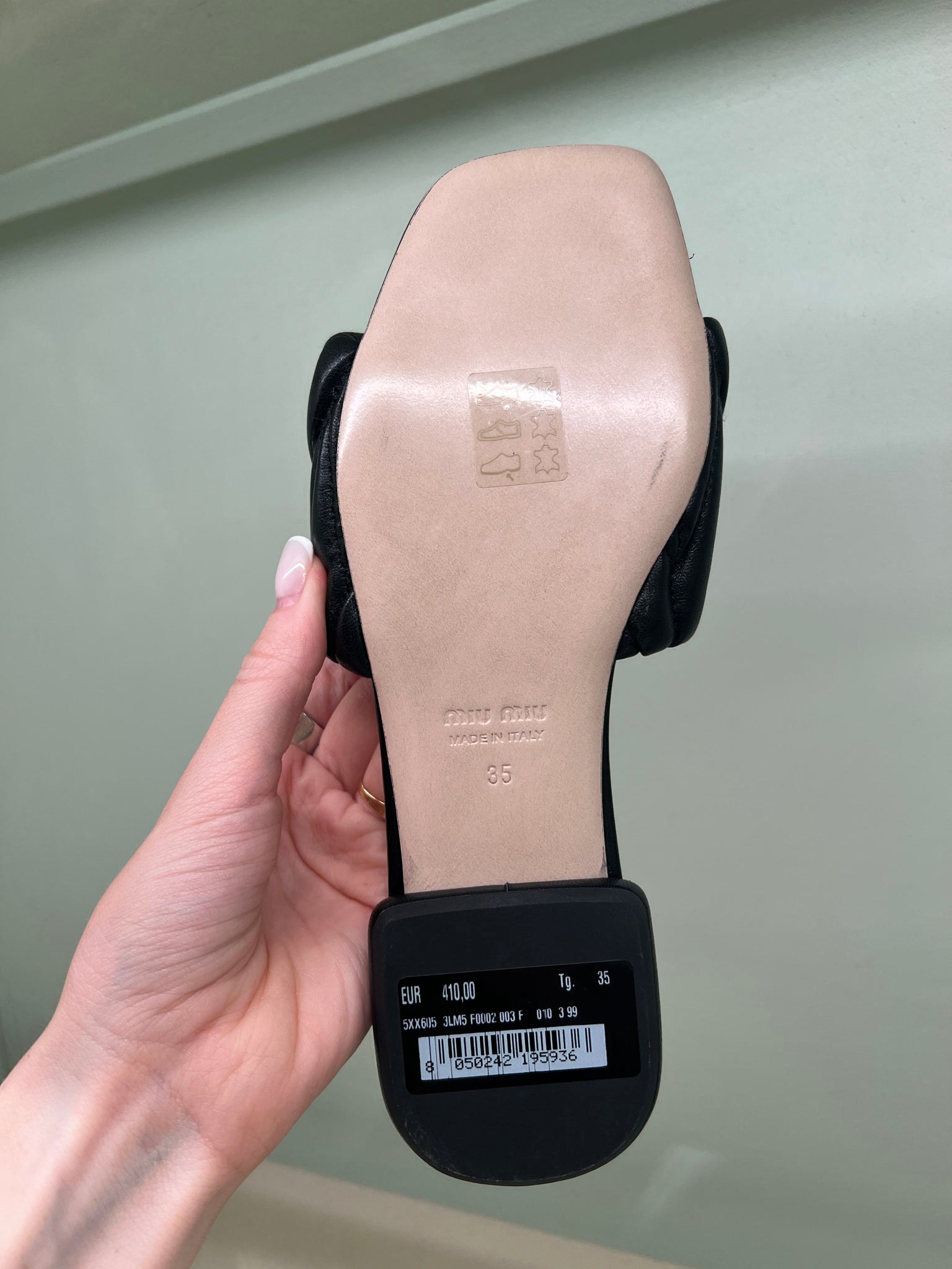 Miu Miu matelassé leather slides blackMiu Miu