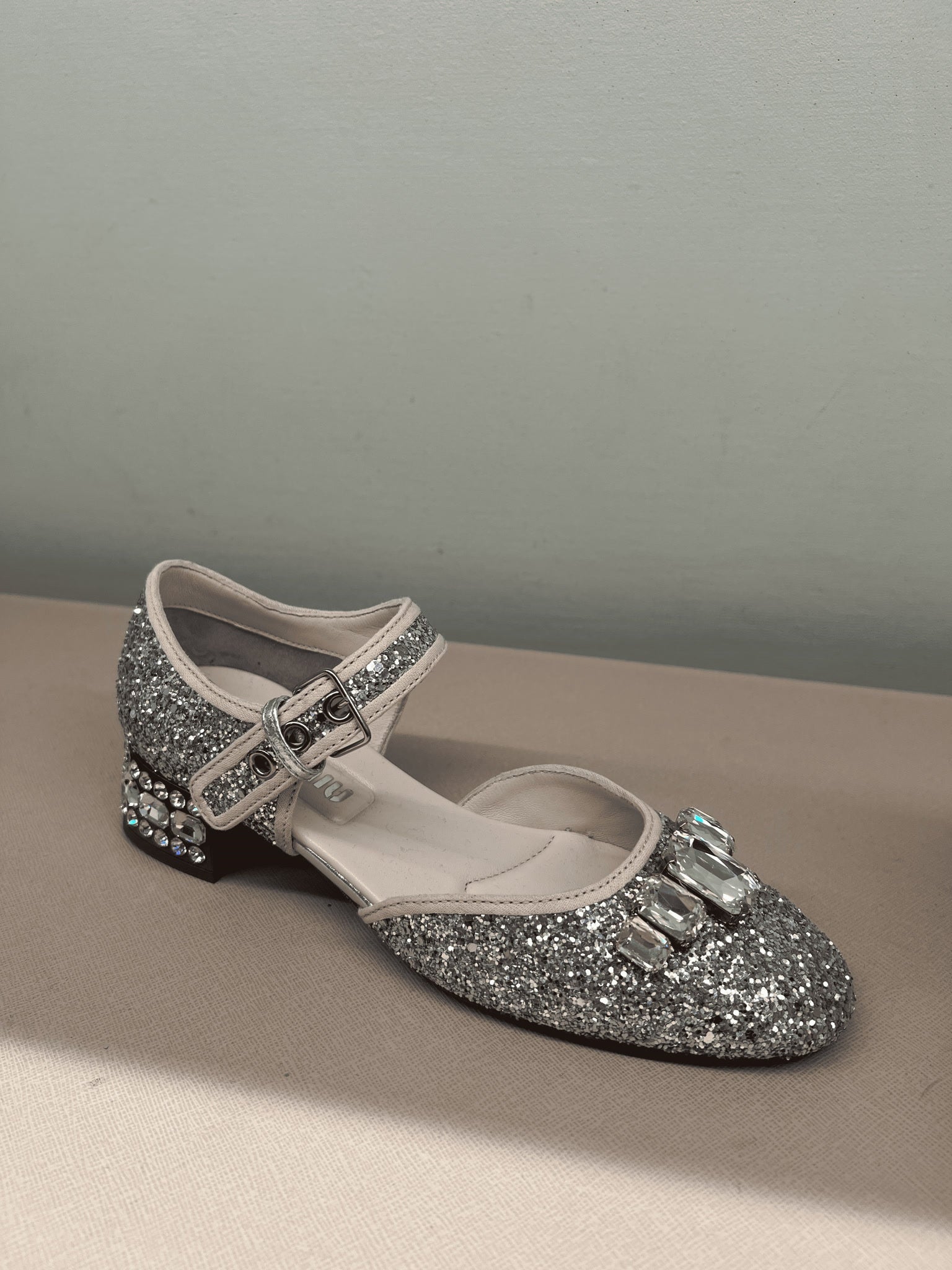 Miu Miu srebrne buty damskie 51992DMiu Miu