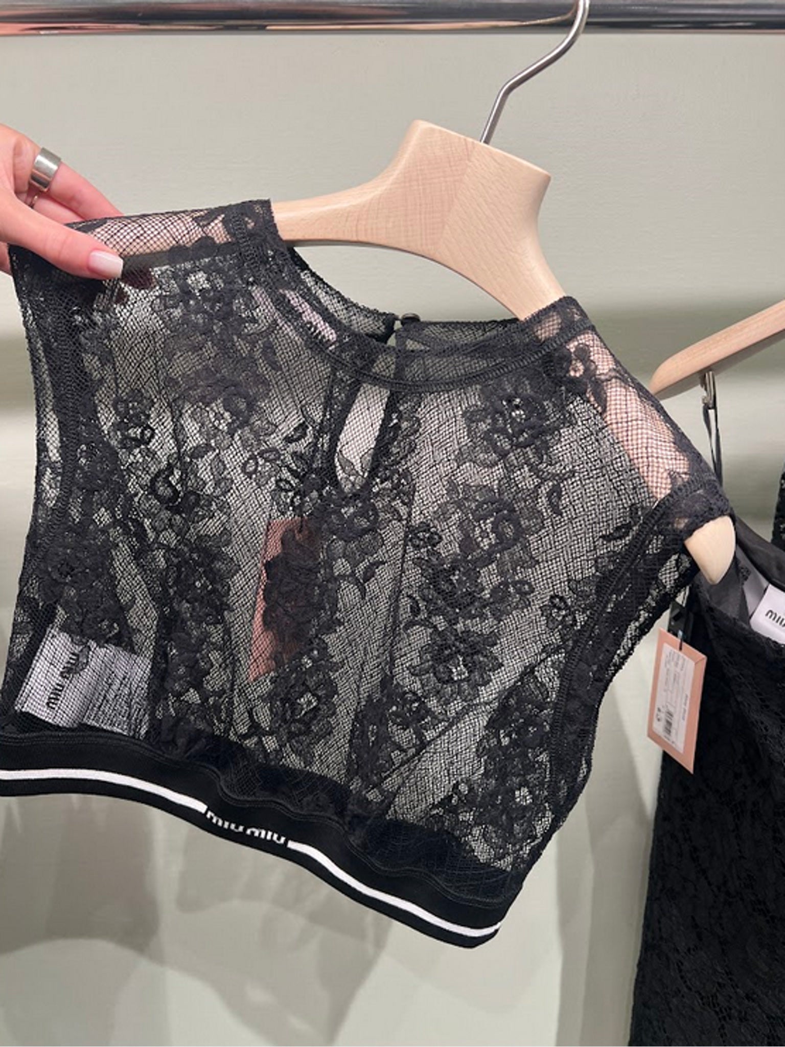 Miu Miu top krótki z czarnej siateczkiMiu Miu