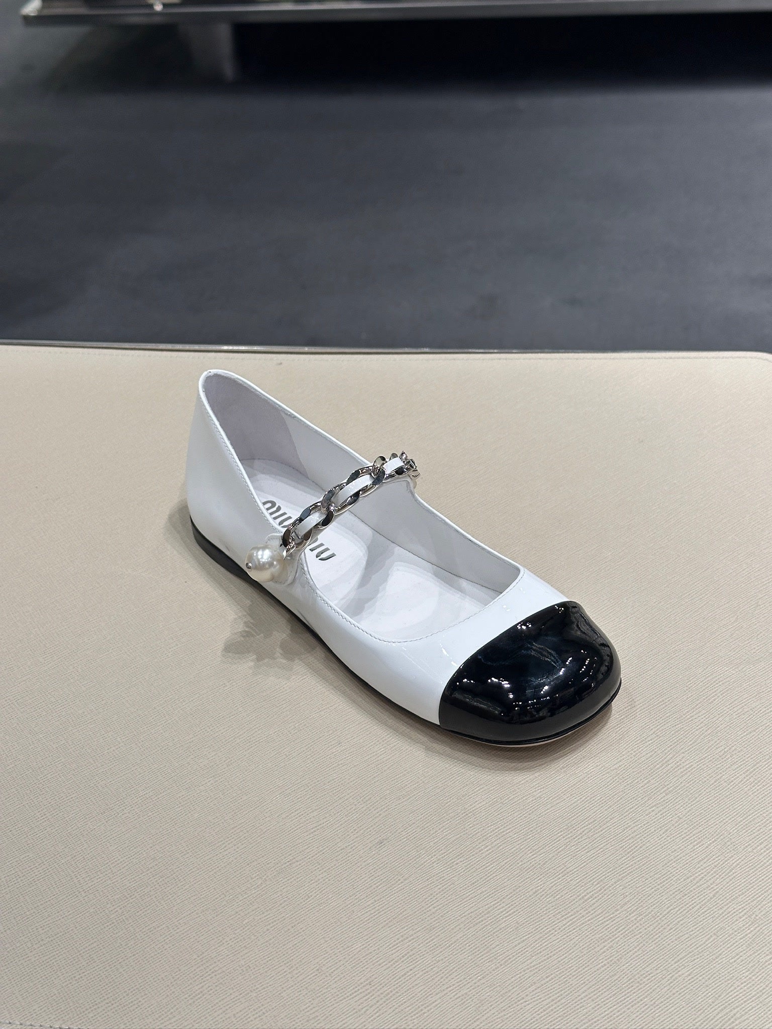 Miu Miu White FlatsMiu Miu