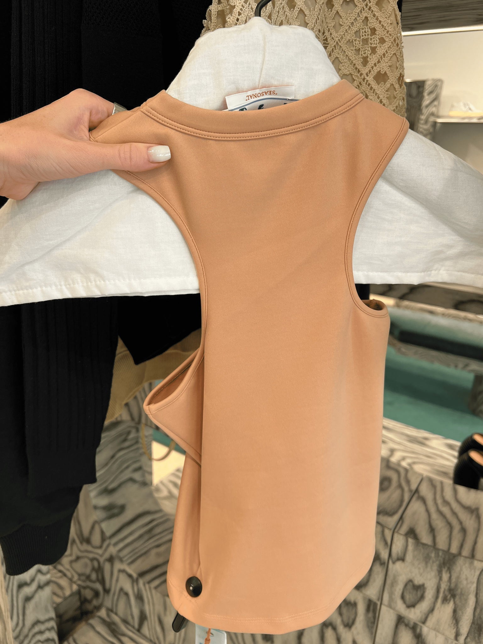 Off - White Damska sukienka asymetryczna jerseyOff - white