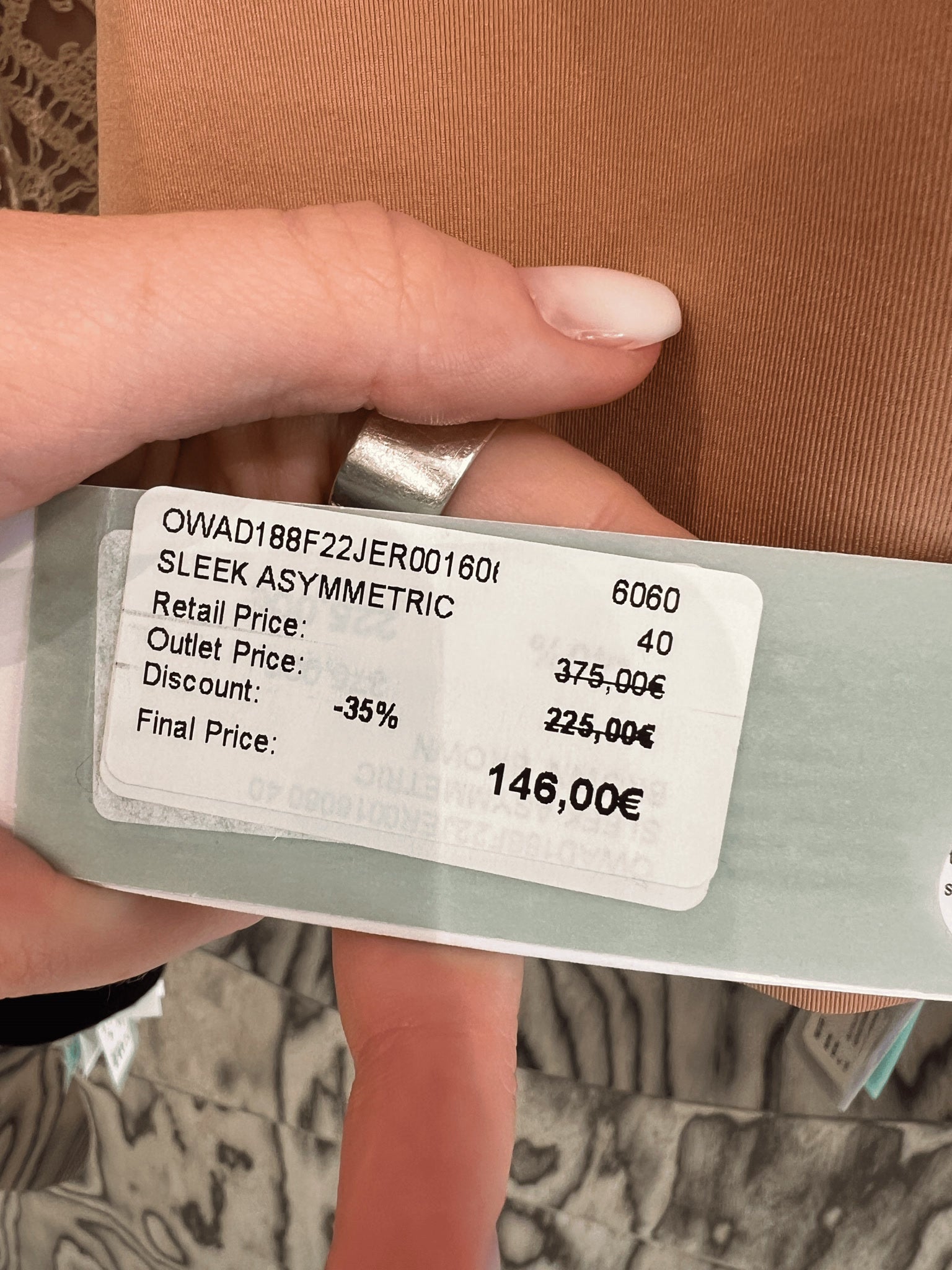 Off - White Damska sukienka asymetryczna jerseyOff - white