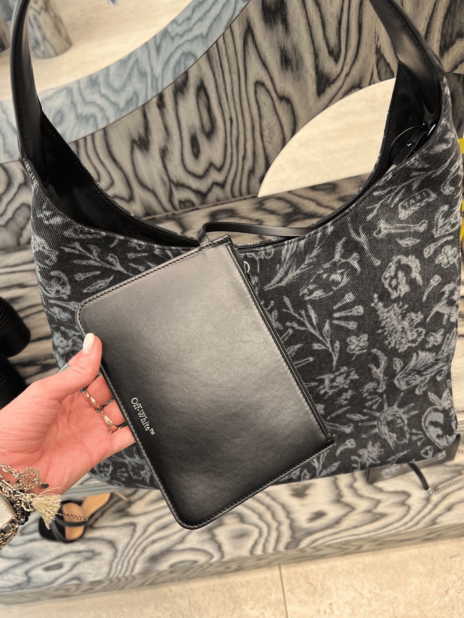 Off - White Damska torba Hobo Metropolitan czarna białaOff - white