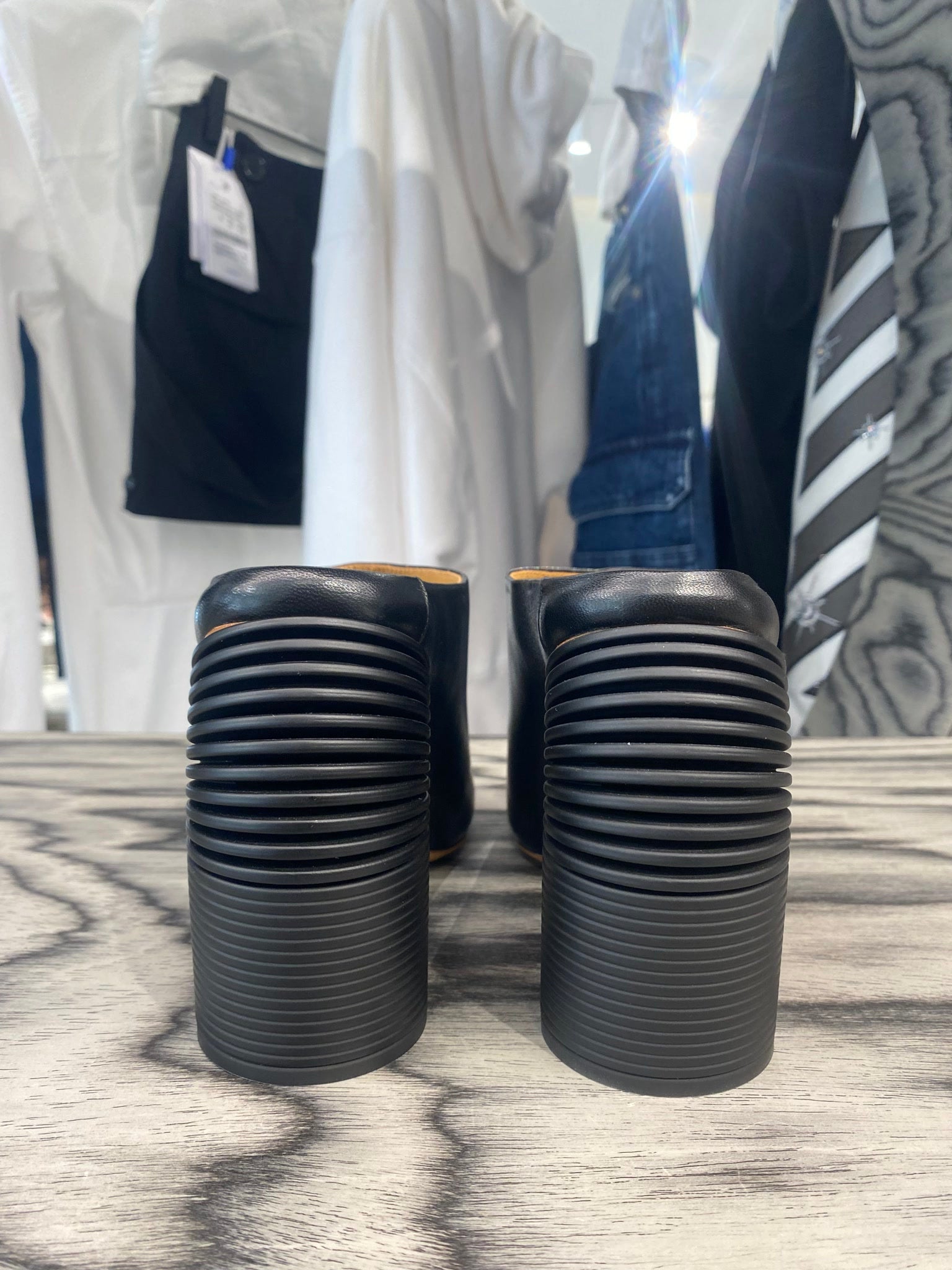 Off - White Damskie mule skórzane czarneOff - white