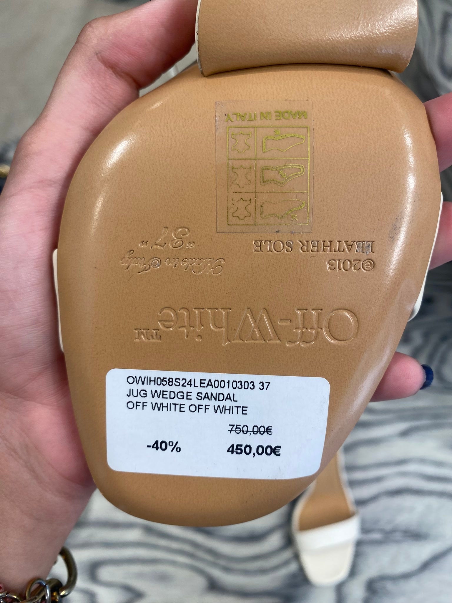 Off - White Damskie sandały na koturnie skórzaneOff - white