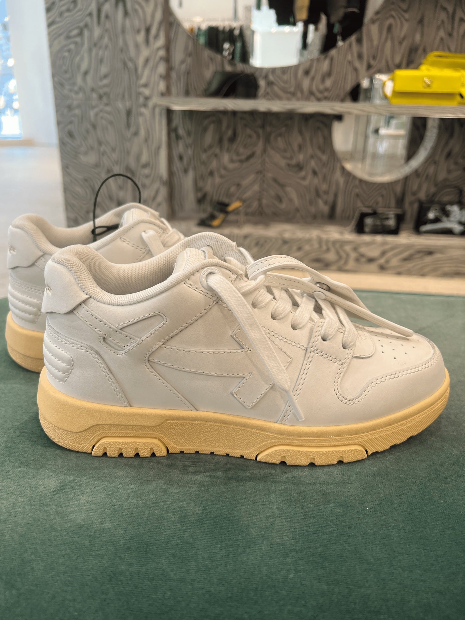 Off - White Damskie sneakersy białe skórzaneOff - white