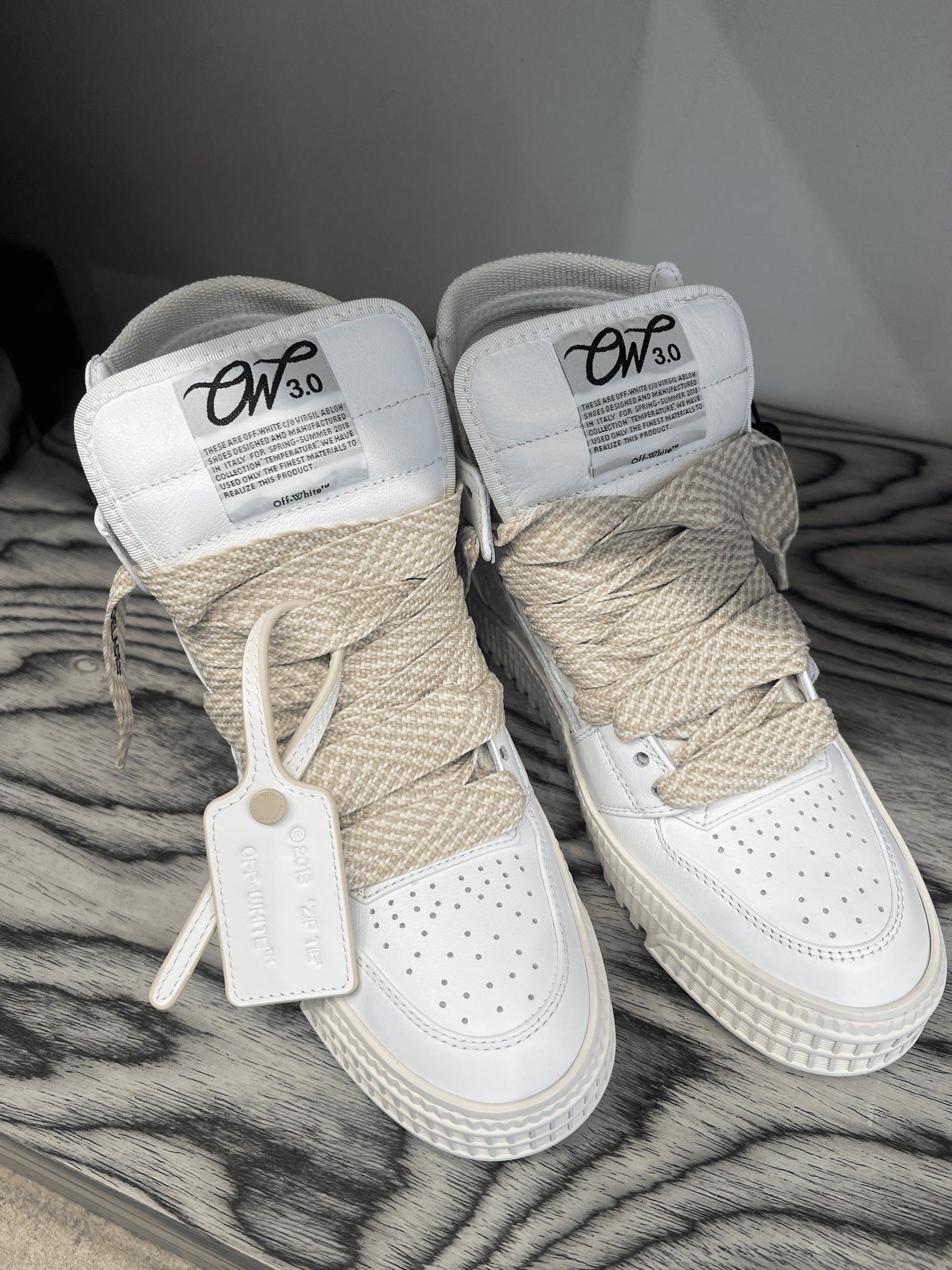 Off - White Damskie sneakersy białe skórzaneOff - white