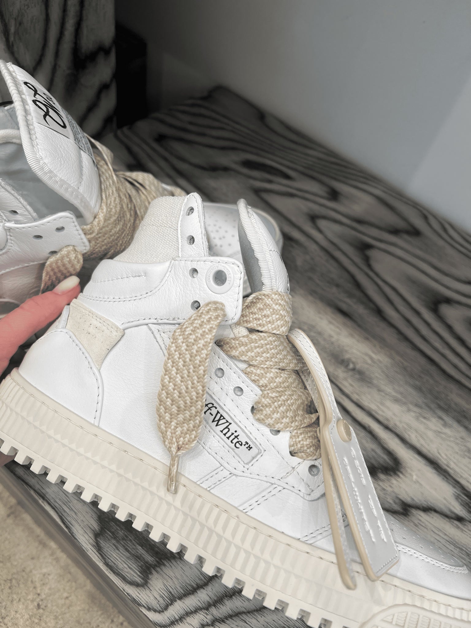 Off - White Damskie sneakersy białe skórzaneOff - white