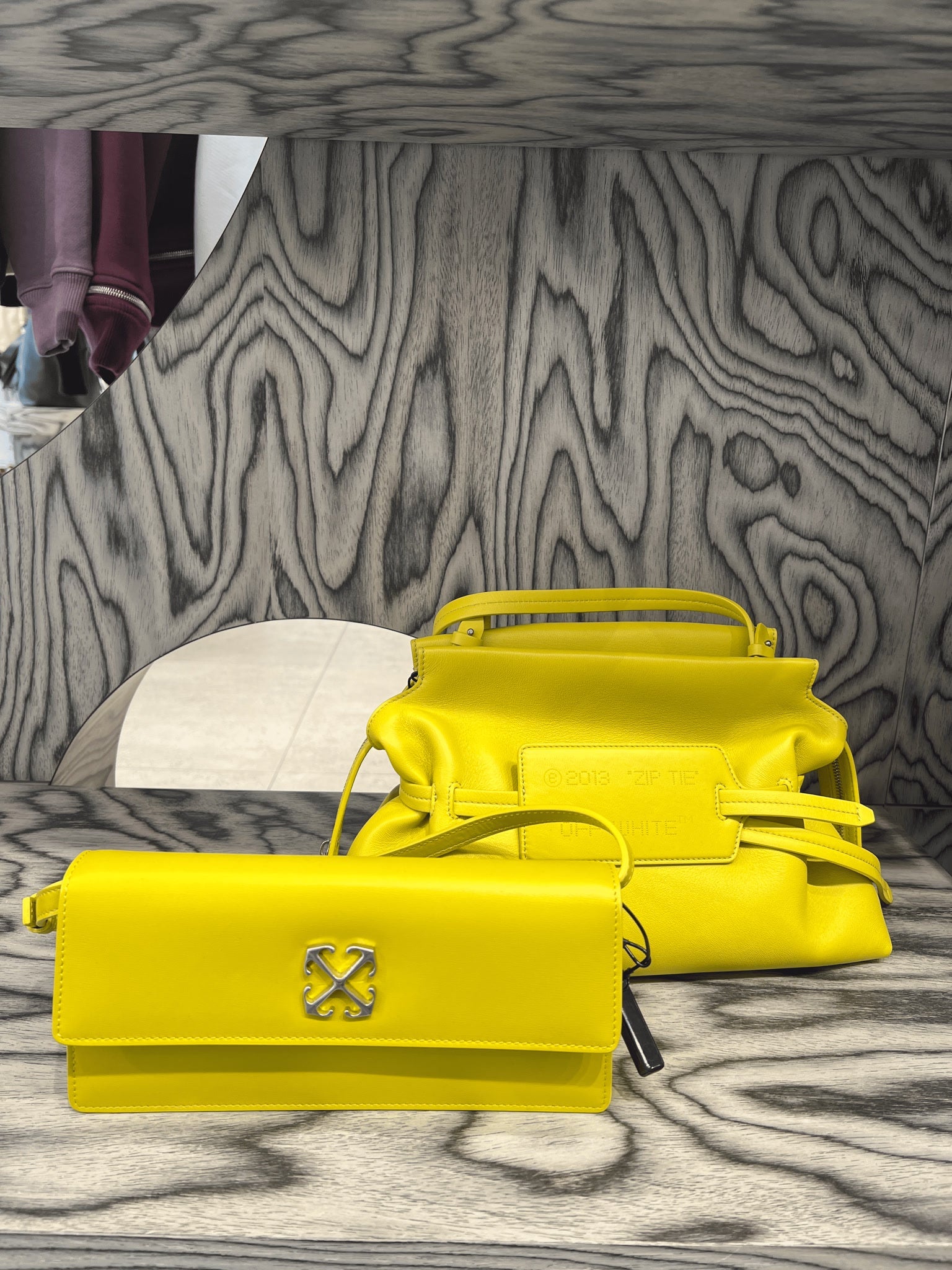 Off - White Jitney 1.0 Shoulder w kolorze jasnej zieleniOff - white