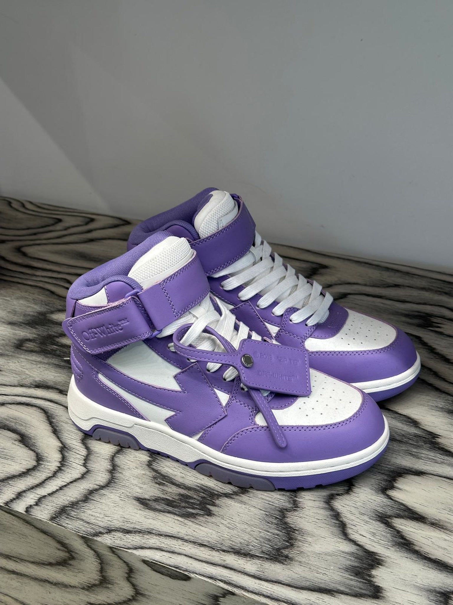 Off - White SneakersOff - White