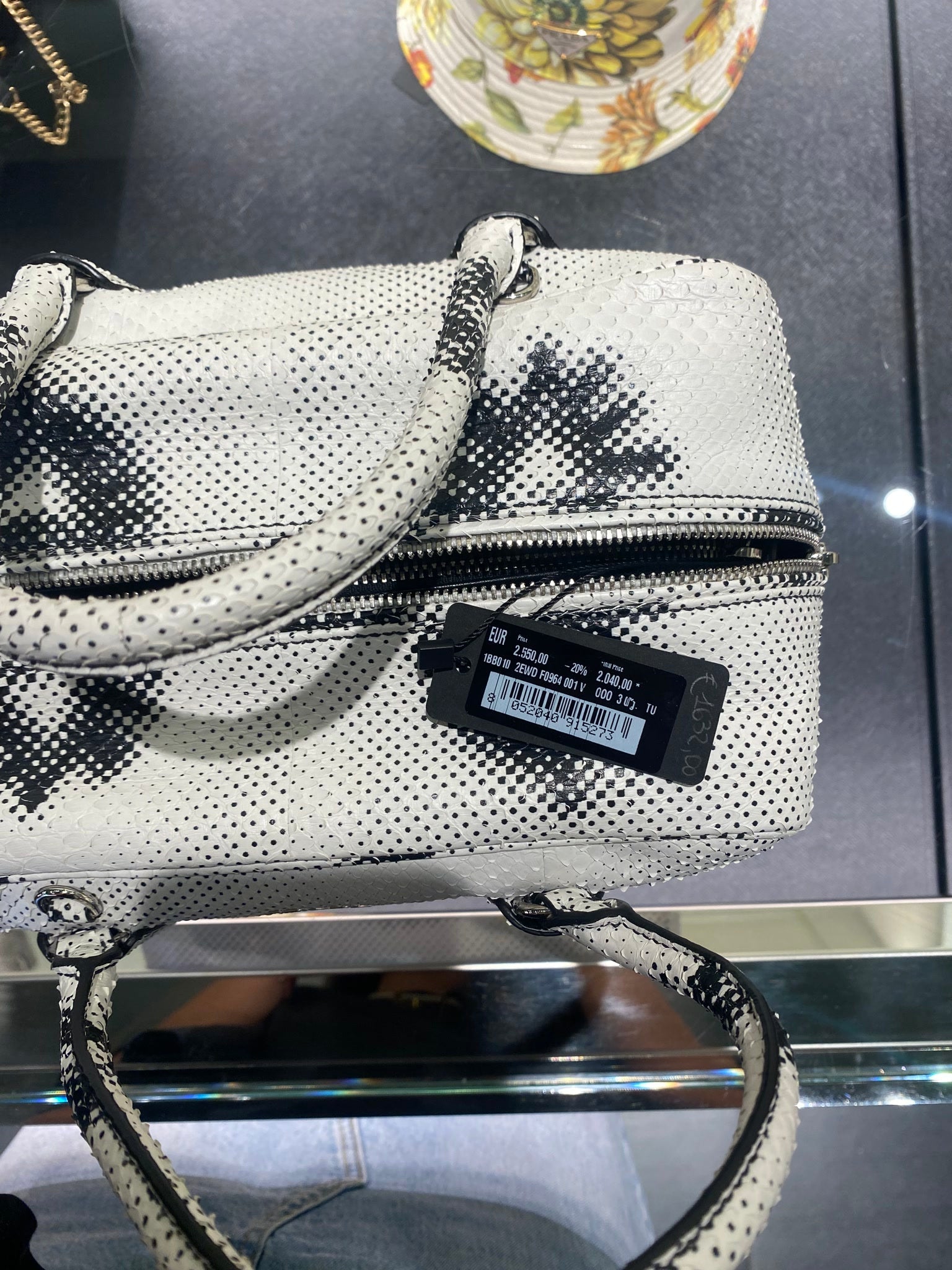Prada Damska torebka skórzana białaPrada