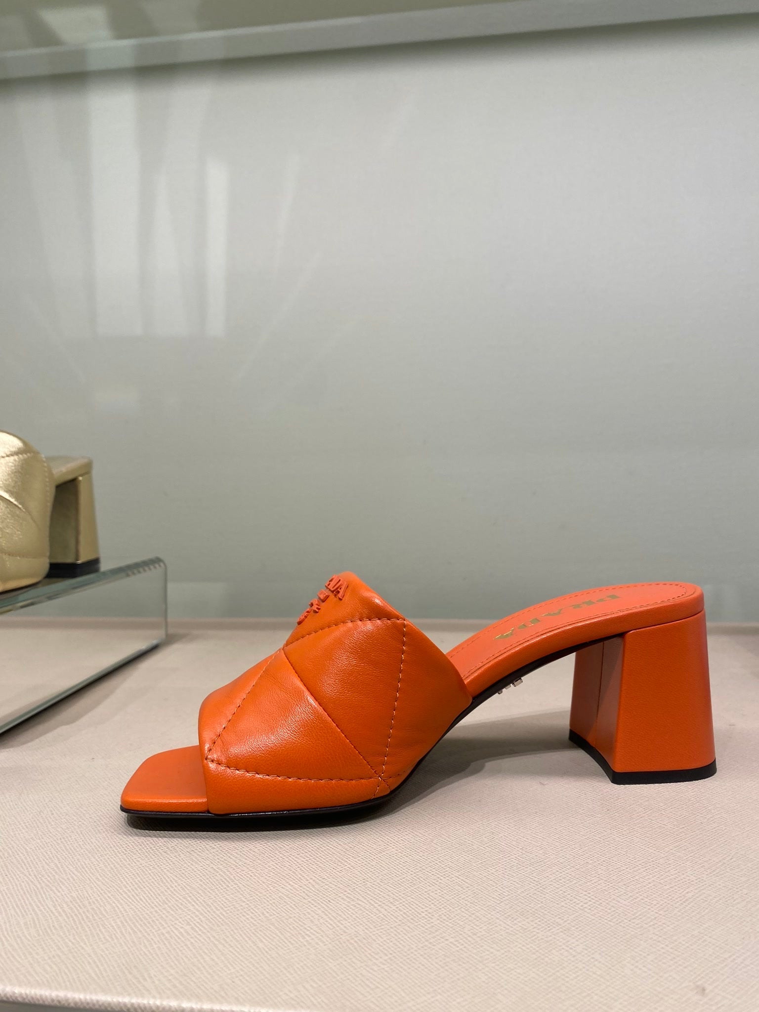 Prada Damskie buty pomarańczowe 038 F0049Prada