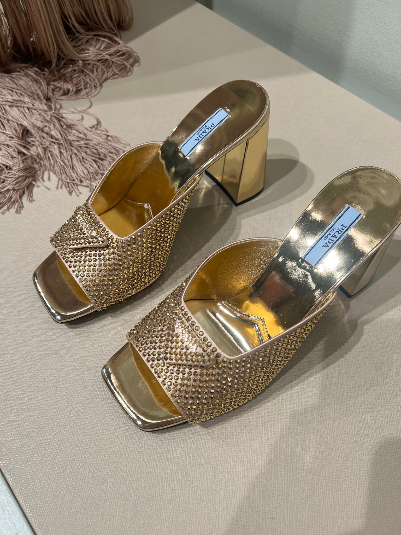 Prada Damskie klapki złotePrada