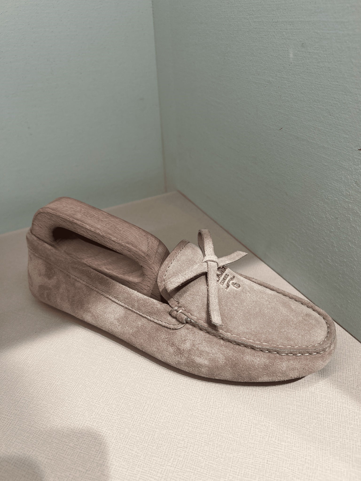 Prada Damskie loafersy beżowe skóra naturalnaPrada